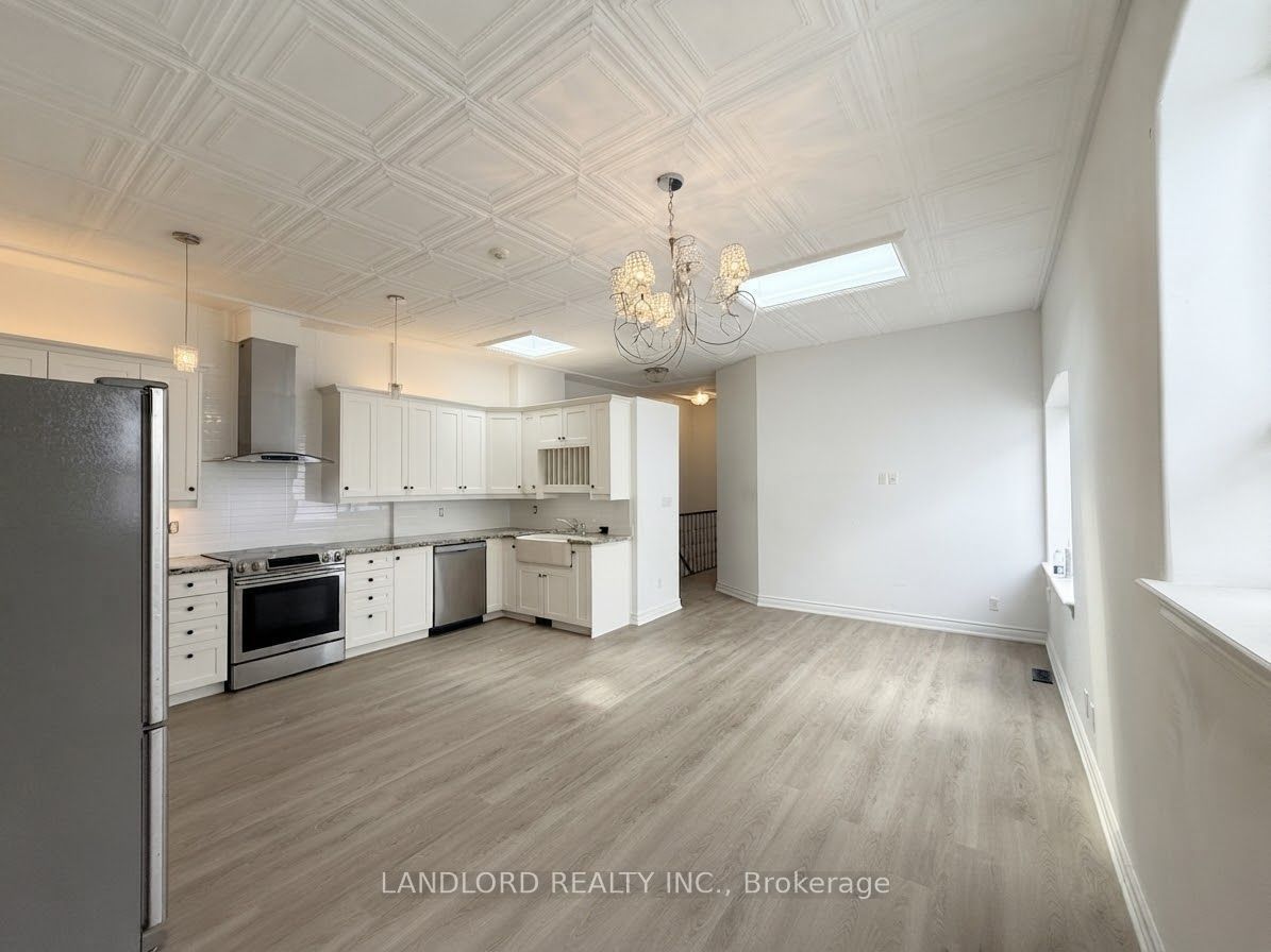 385 Jane Street Upr. Fr, Toronto, ON M6S 3Z3 photo 5