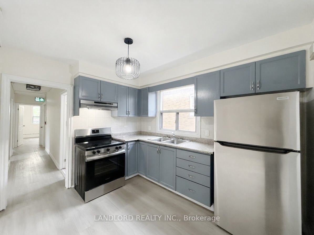 46 Montcalm Avenue Main, Toronto, ON M6E 4N7