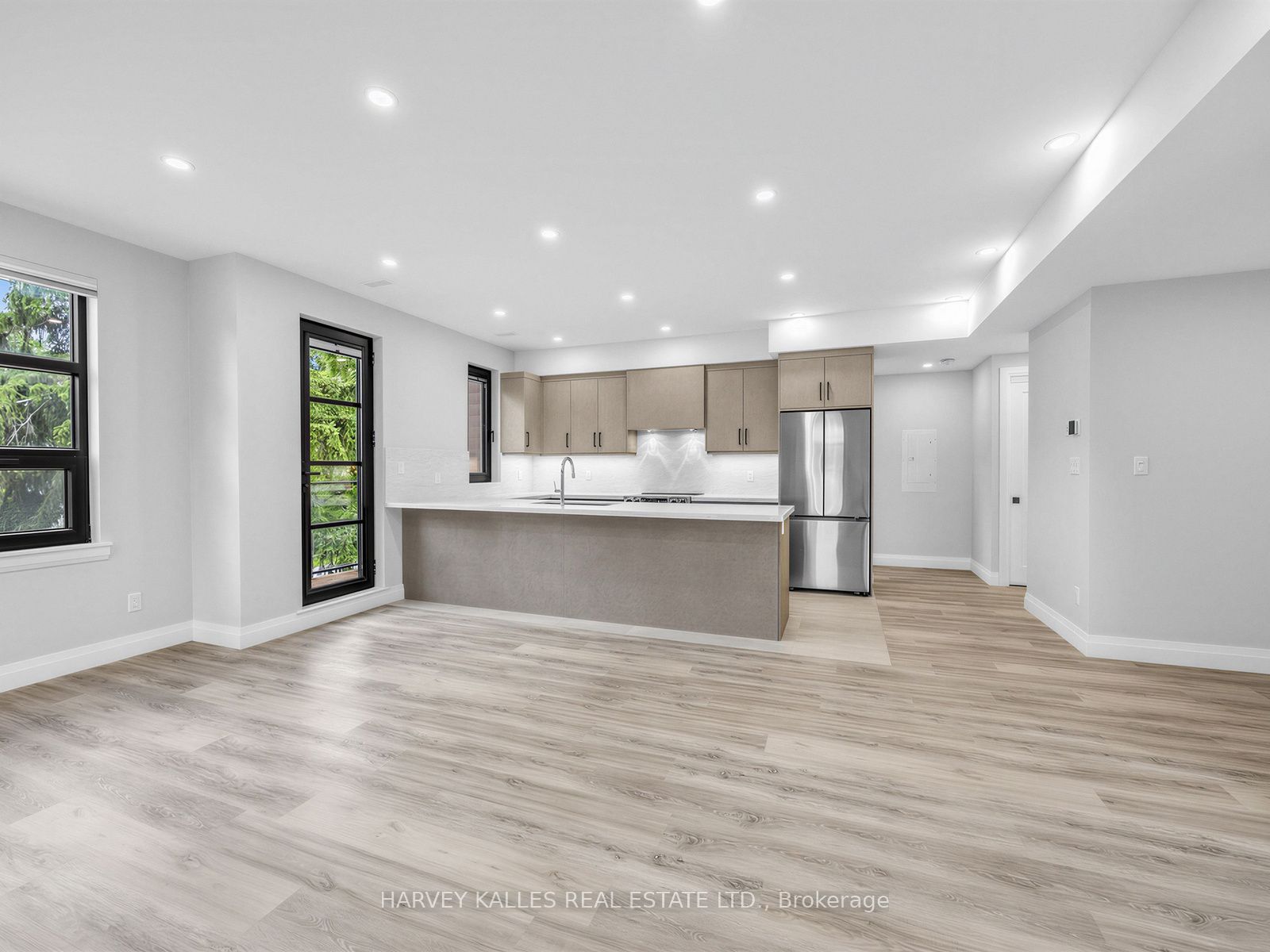 102 Shaver Avenue N 3, Toronto, ON M9B 4N7 photo 2