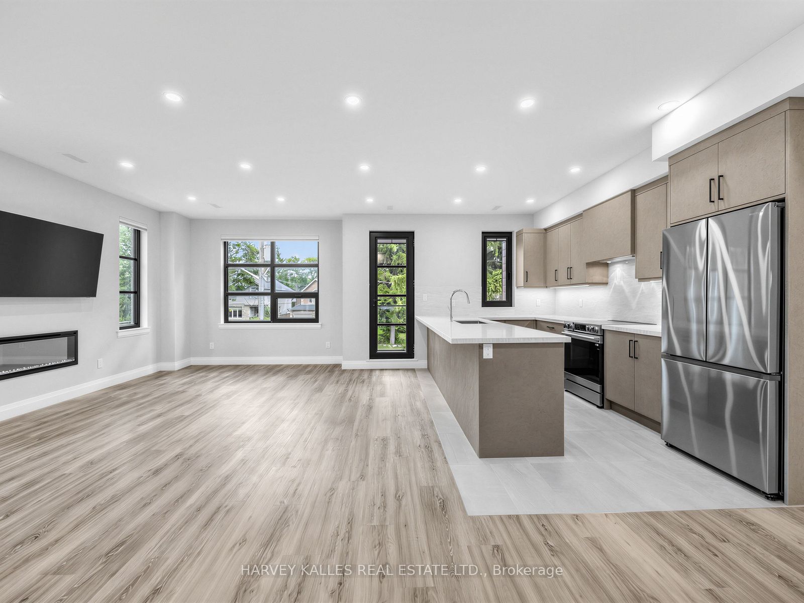 102 Shaver Avenue N 3, Toronto, ON M9B 4N7 photo 3