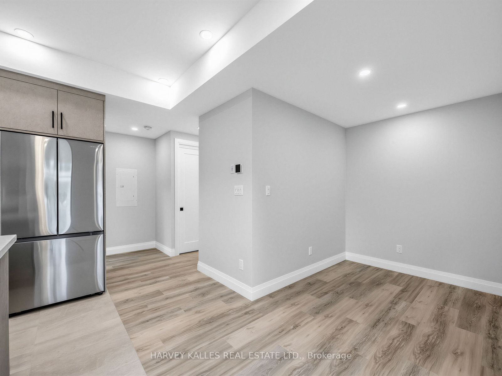 102 Shaver Avenue N 3, Toronto, ON M9B 4N7 photo 4