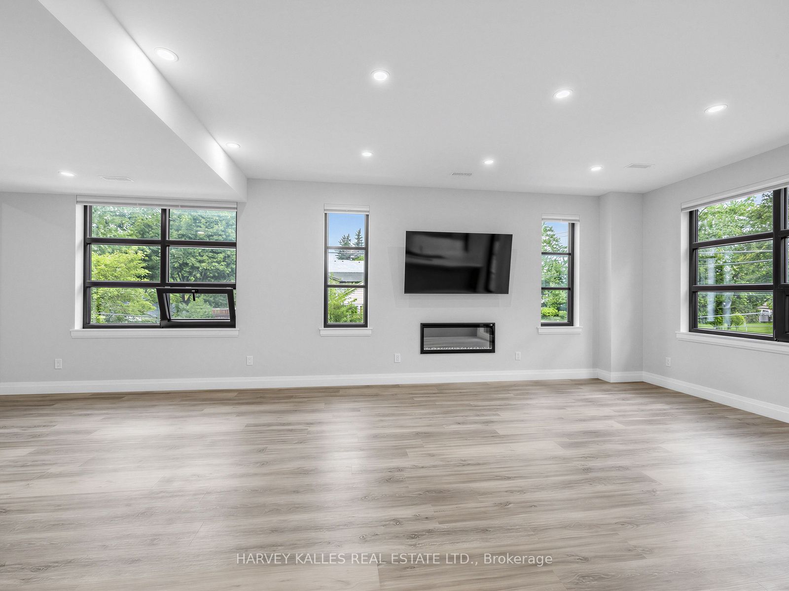 102 Shaver Avenue N 3, Toronto, ON M9B 4N7 photo 5