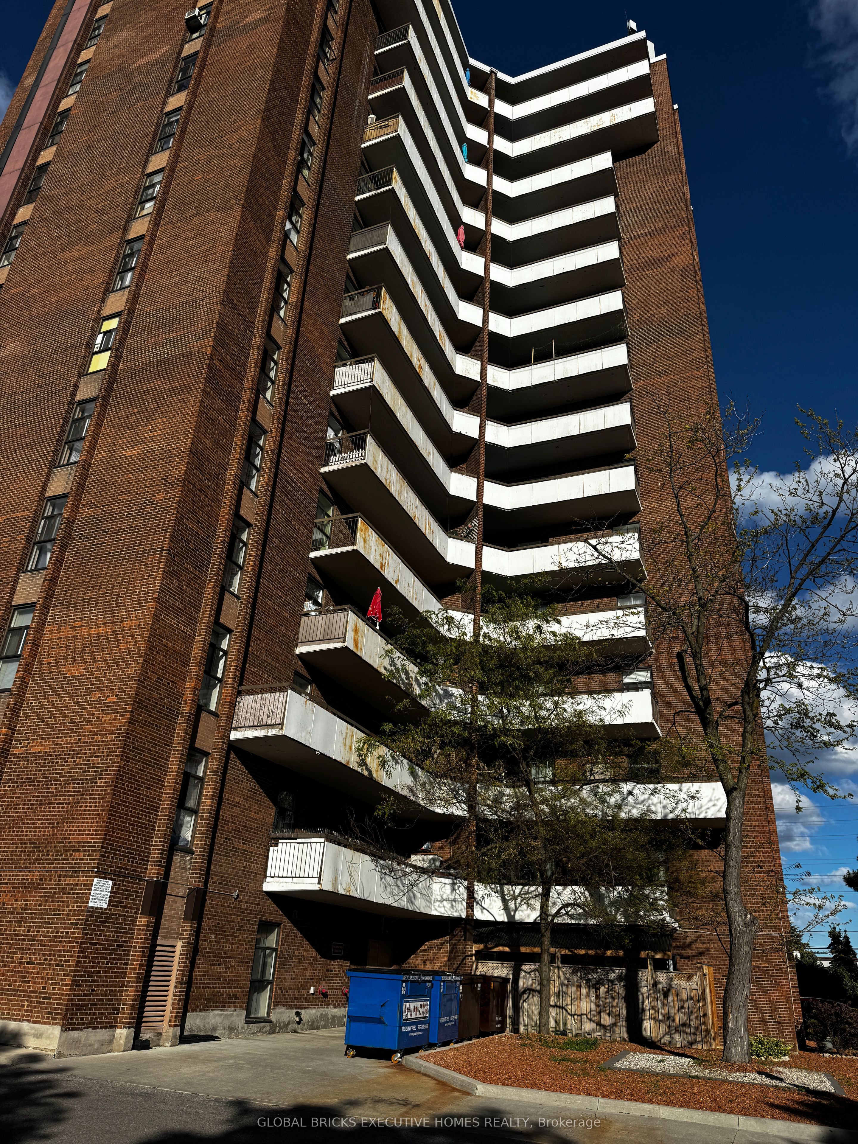 3025 Queen Frederica Drive 508, Mississauga, ON L4Y 3A1 photo 2