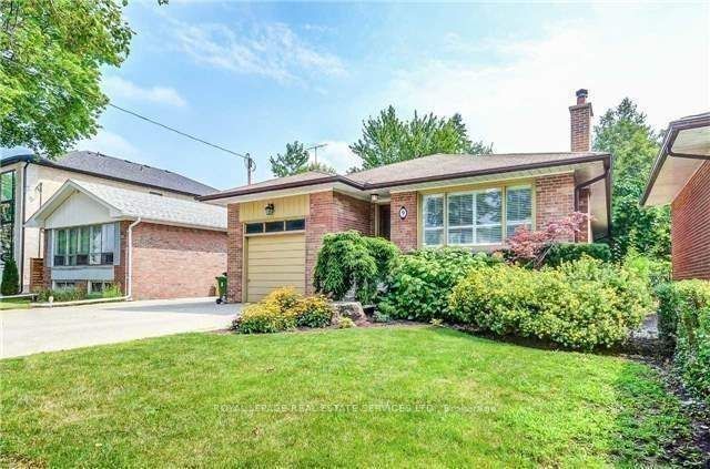 9 Stockbridge Avenue N, Toronto, ON M8Z 4M6