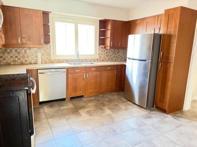 9 Stockbridge Avenue N, Toronto, ON M8Z 4M6 photo 4