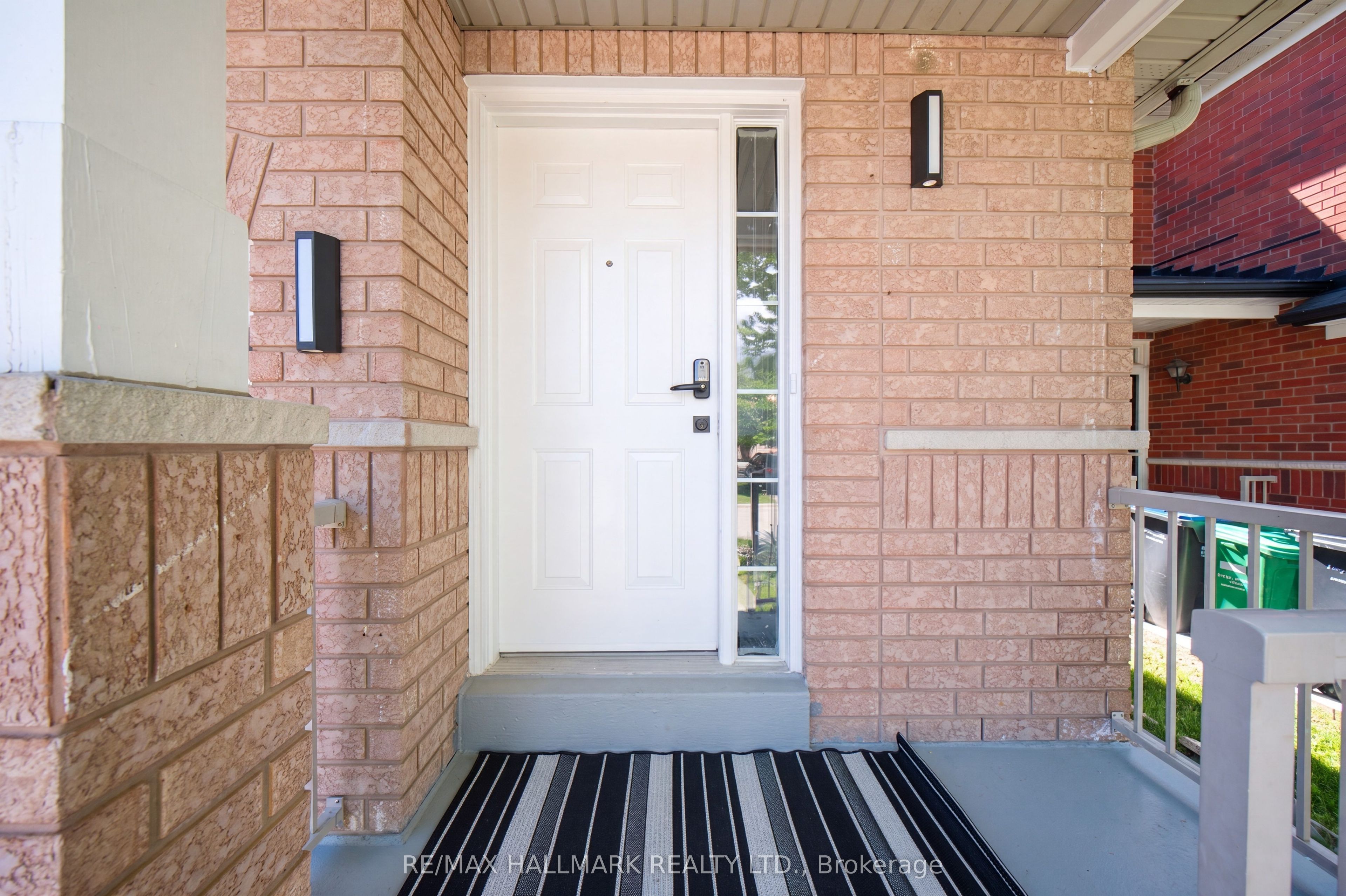21 Penguin Lane, Brampton, ON L6R 2C1 photo 4