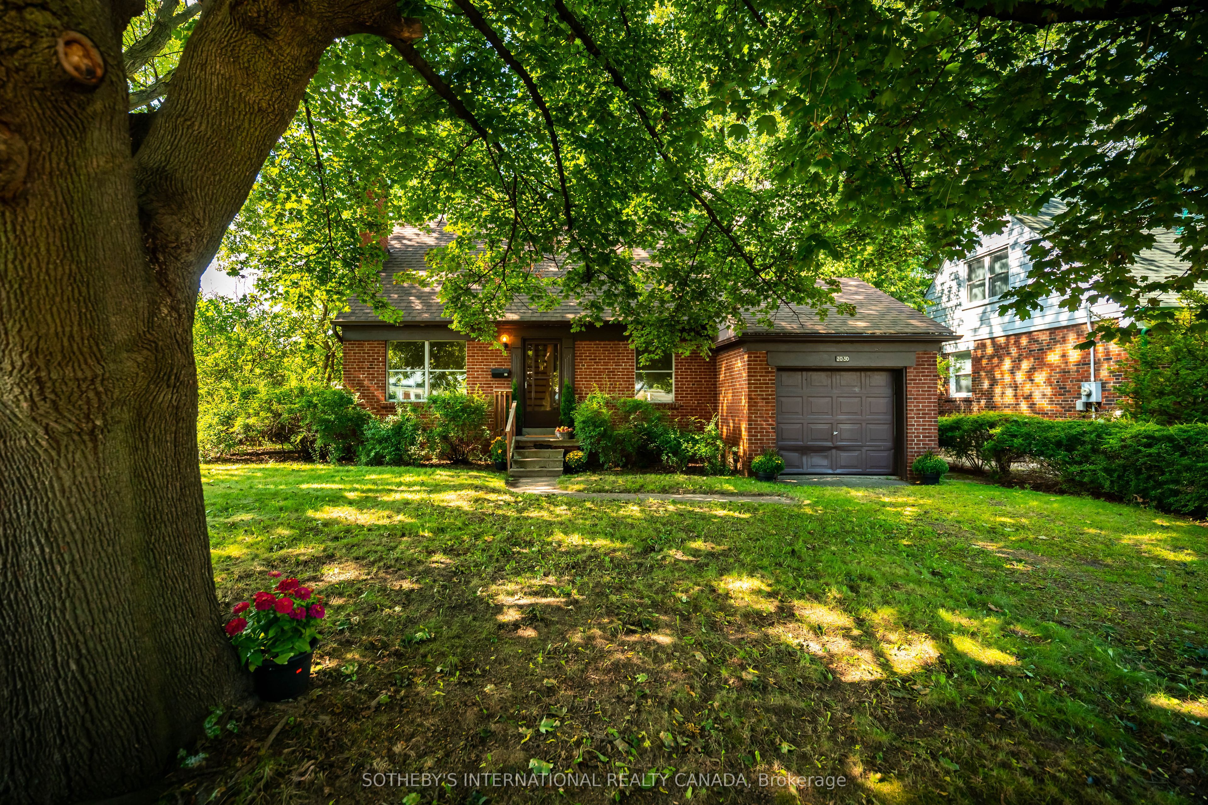 2050 Russett Road, Mississauga, ON L4Y 1B9