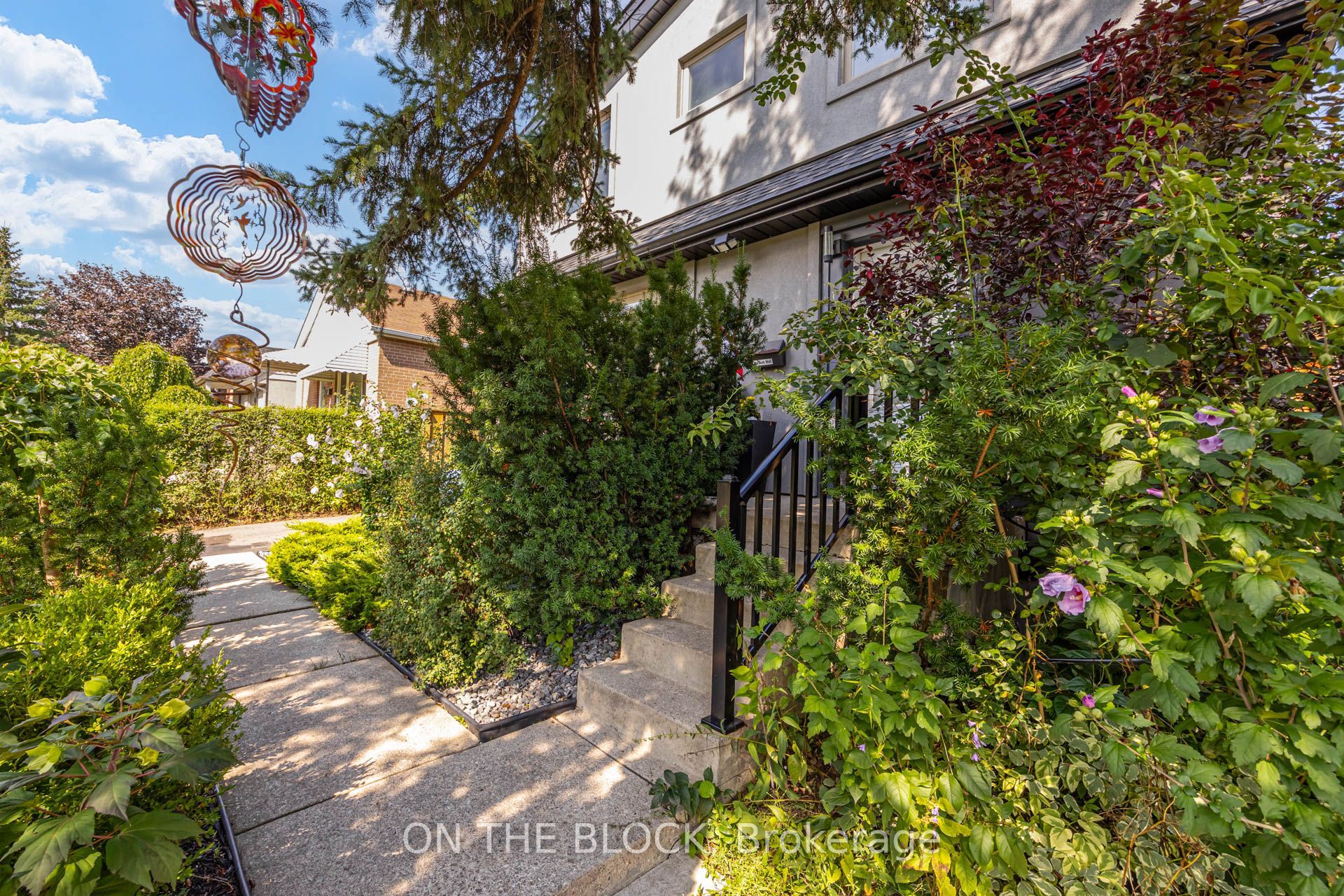 122 Allenby Avenue, Toronto, ON M9W 1T3 photo 2
