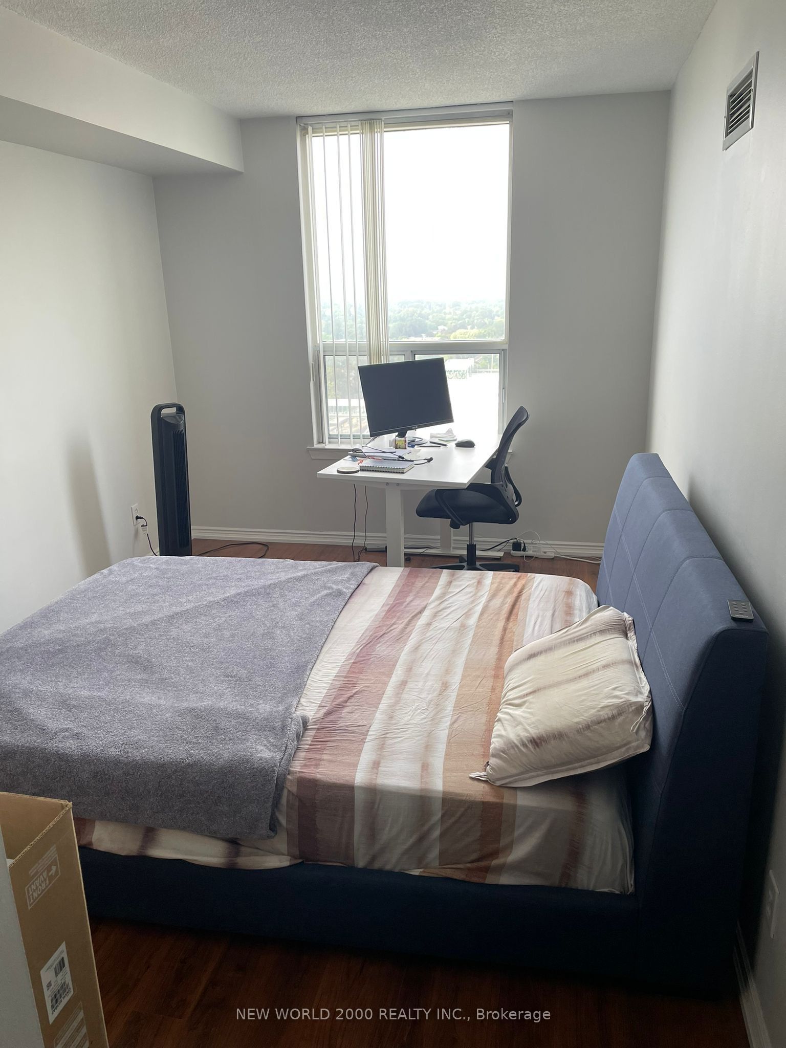 135 Hillcrest Avenue 1916, Mississauga, ON L5B 4B1 photo 3