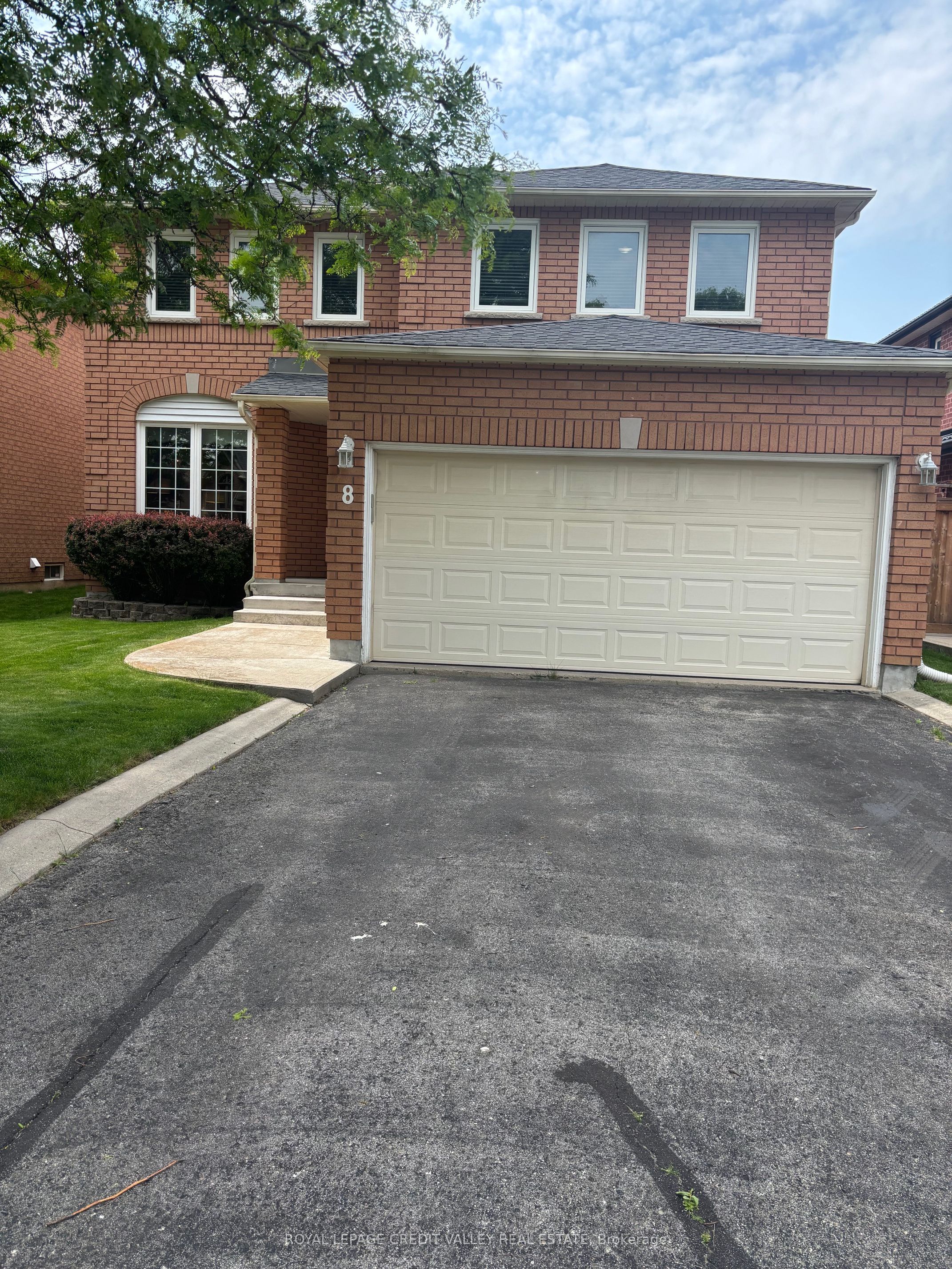 8 Livingston Drive, Caledon, ON L7C 1A7 photo 2
