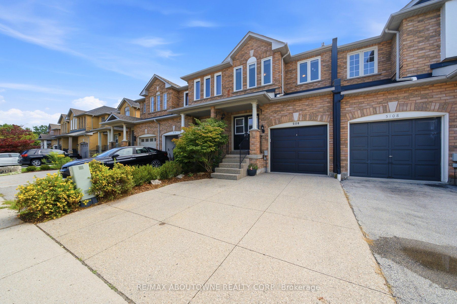 5110 Falconcrest Drive, Burlington, ON L7L 6K5 photo 2