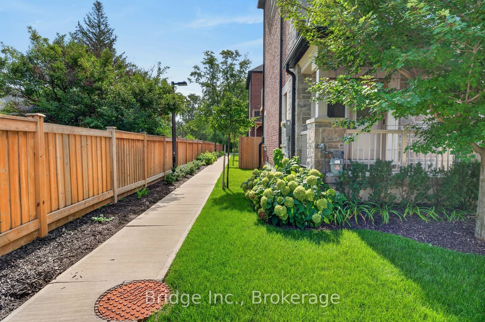 2006 Lushes Avenue, Mississauga, ON L5J 1H2 photo 2