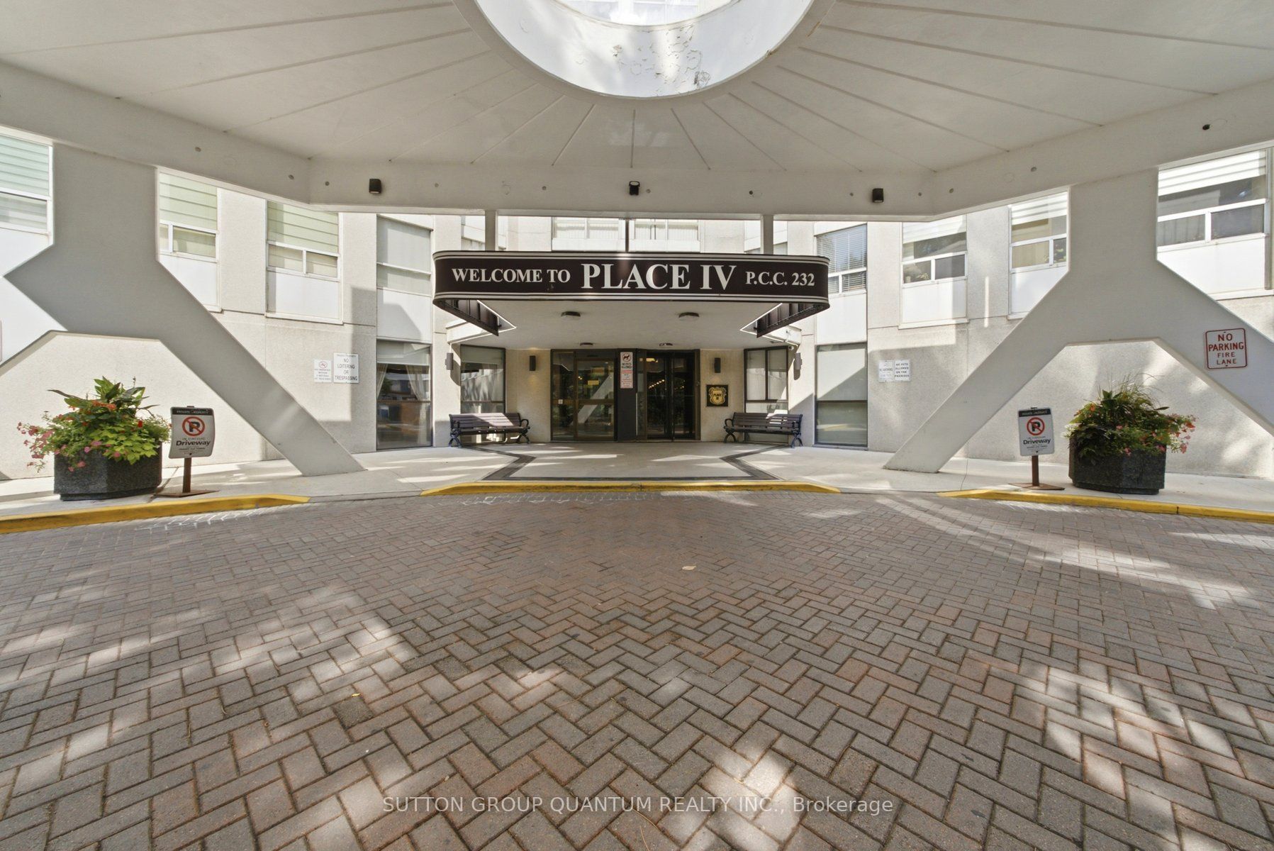 3650 Kaneff Crescent 304, Mississauga, ON L5A 4A1 photo 3