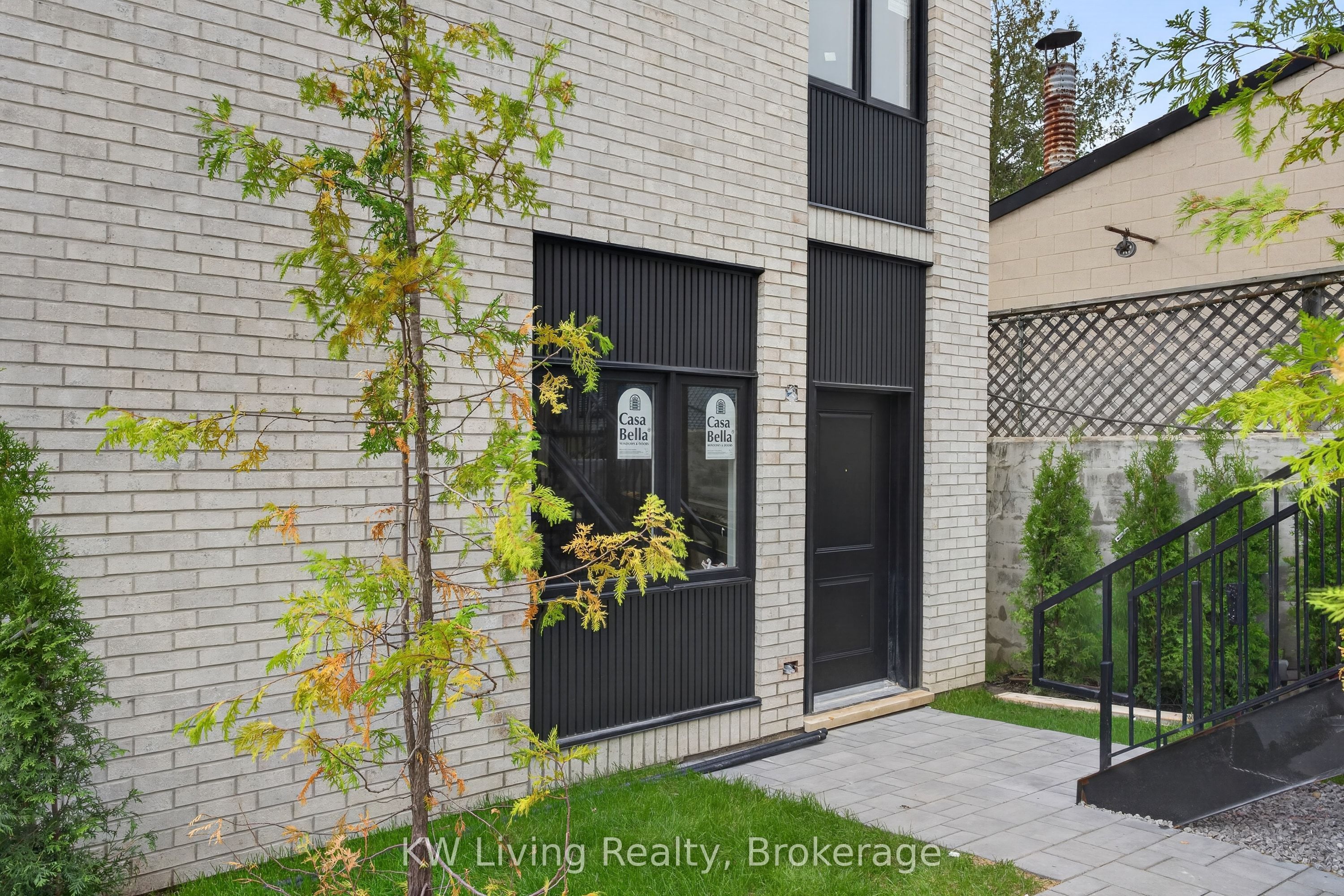 6 Kirknewton Road Garden Suite, Toronto, ON M6E 3Y1 photo 2
