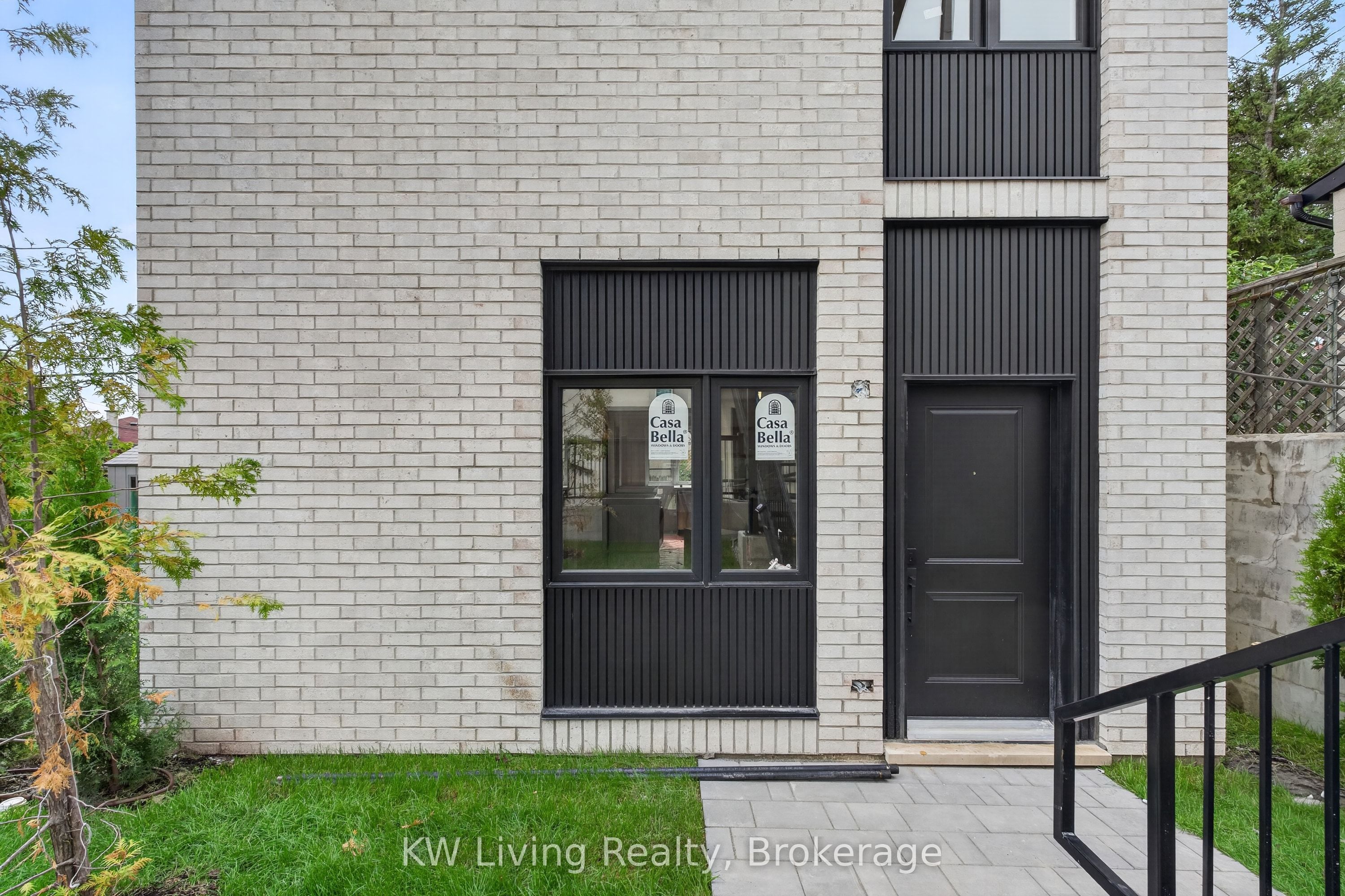 6 Kirknewton Road Garden Suite, Toronto, ON M6E 3Y1 photo 3