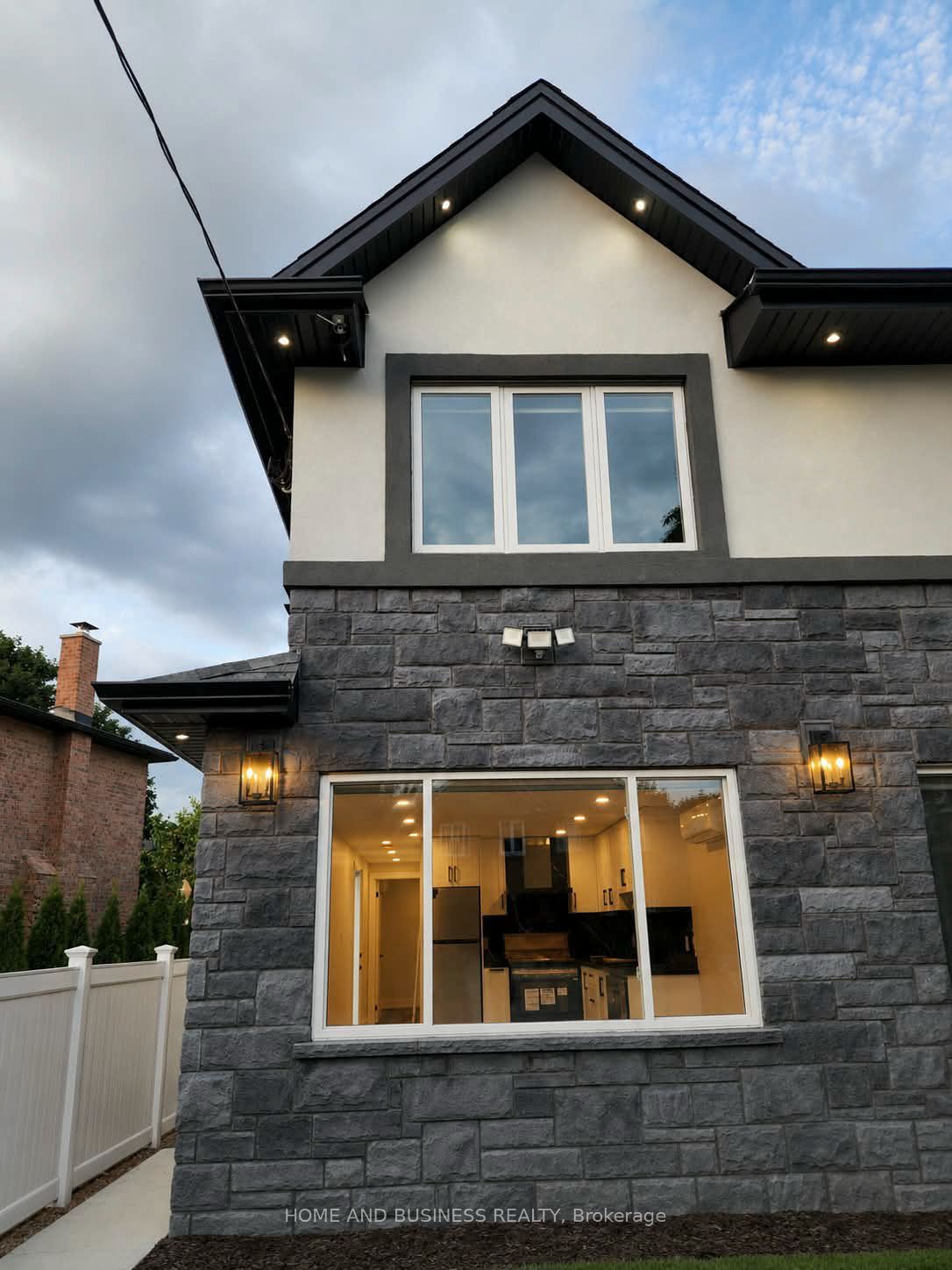 5651 Turney Drive Upper, Mississauga, ON L5M 1A1