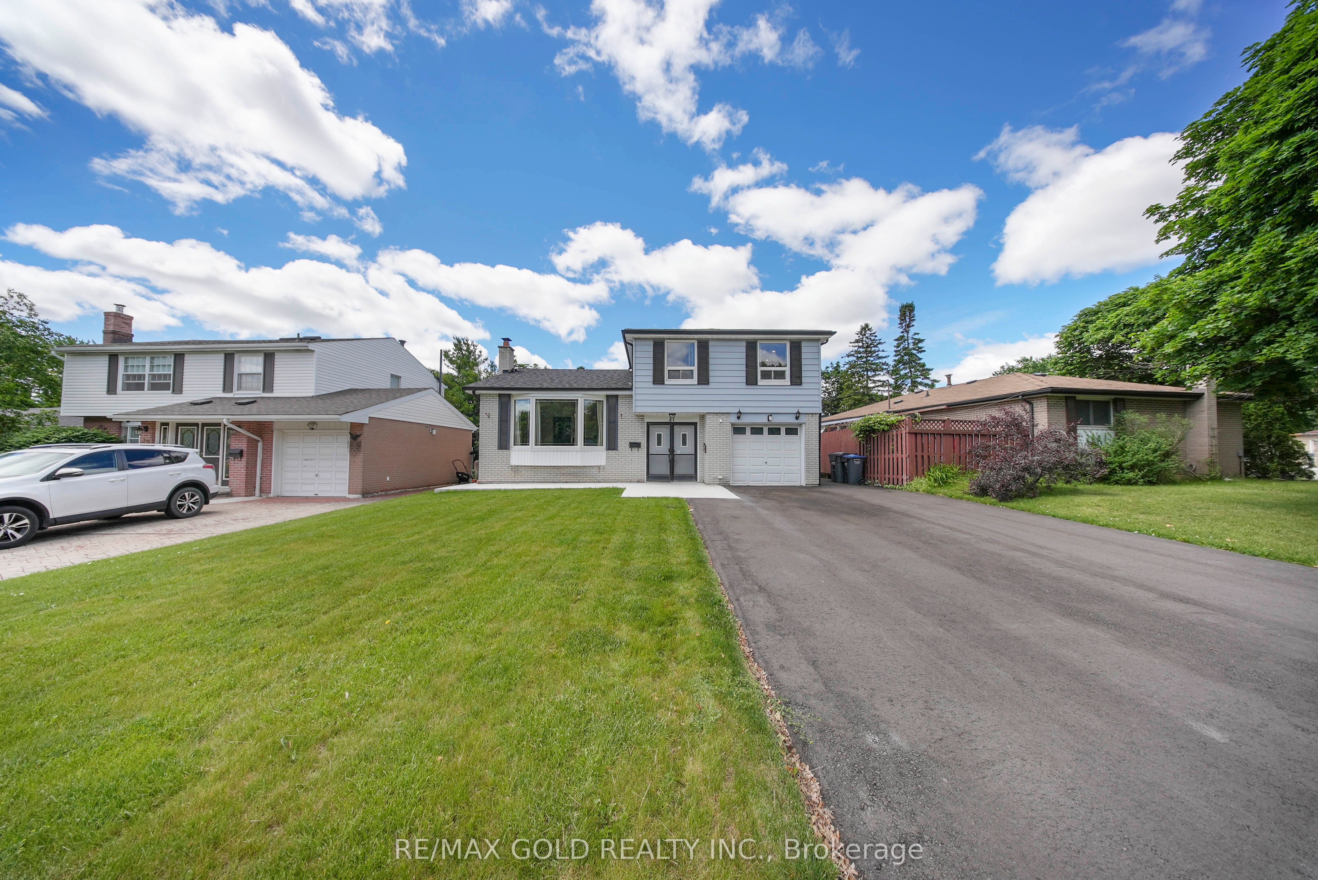 41 Brookland Drive Main, Brampton, ON L6T 2M6 photo 2