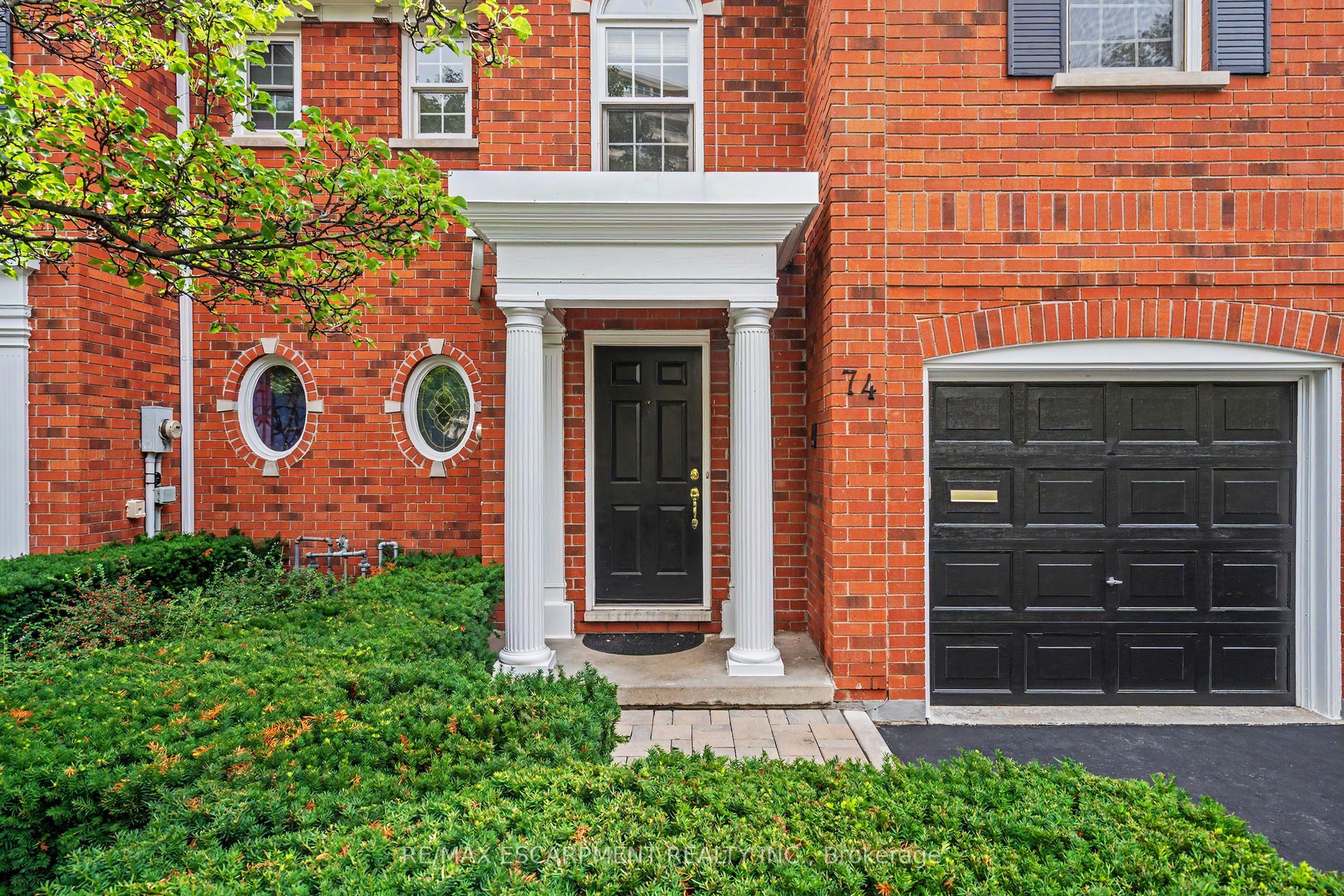 74 Fairwood Place W, Burlington, ON L7T 4B6 photo 3