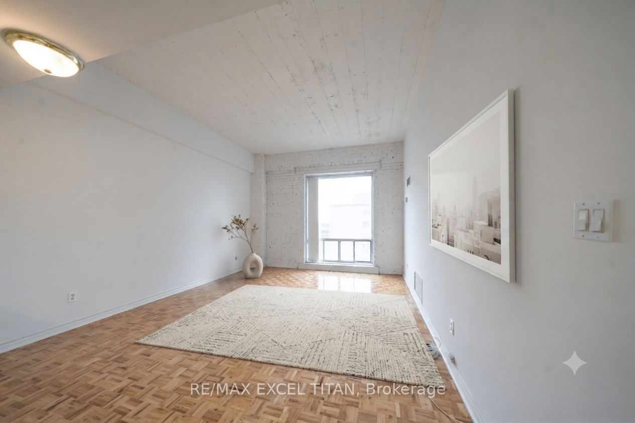 1401 Dupont Street 624, Toronto, ON M6H 4J7 photo 3