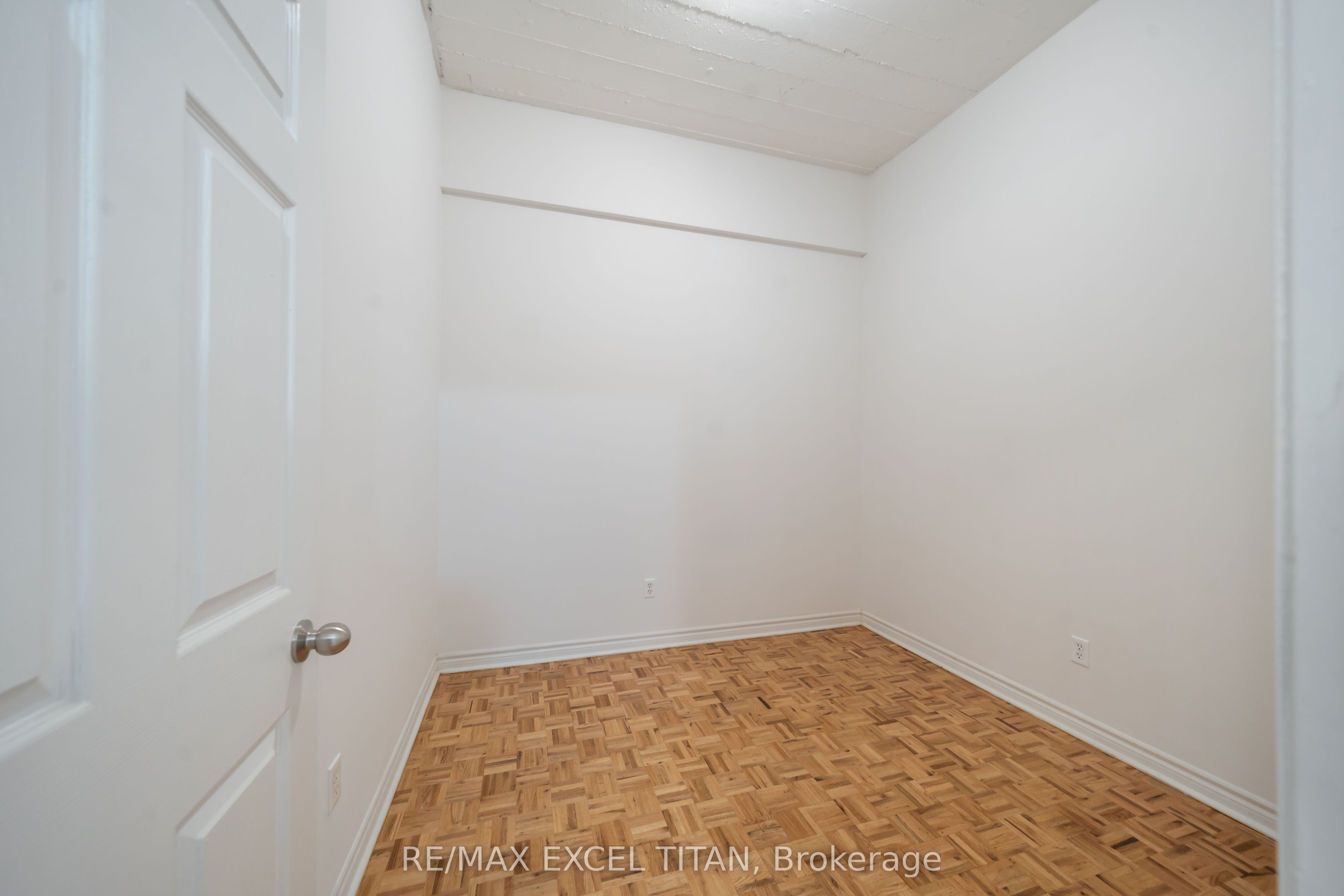 1401 Dupont Street 624, Toronto, ON M6H 4J7 photo 5