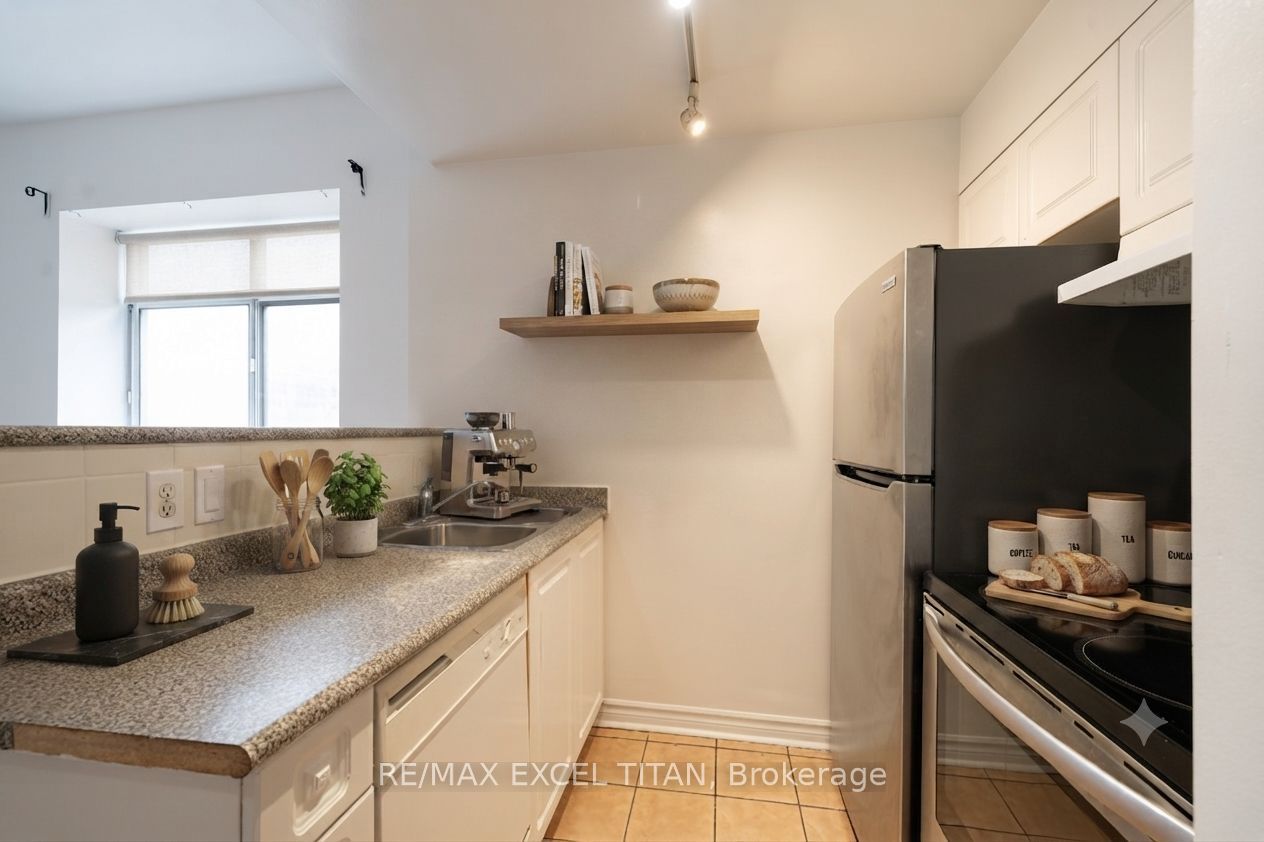 1407 Dupont Street 204, Toronto, ON M6H 4J7 photo 3