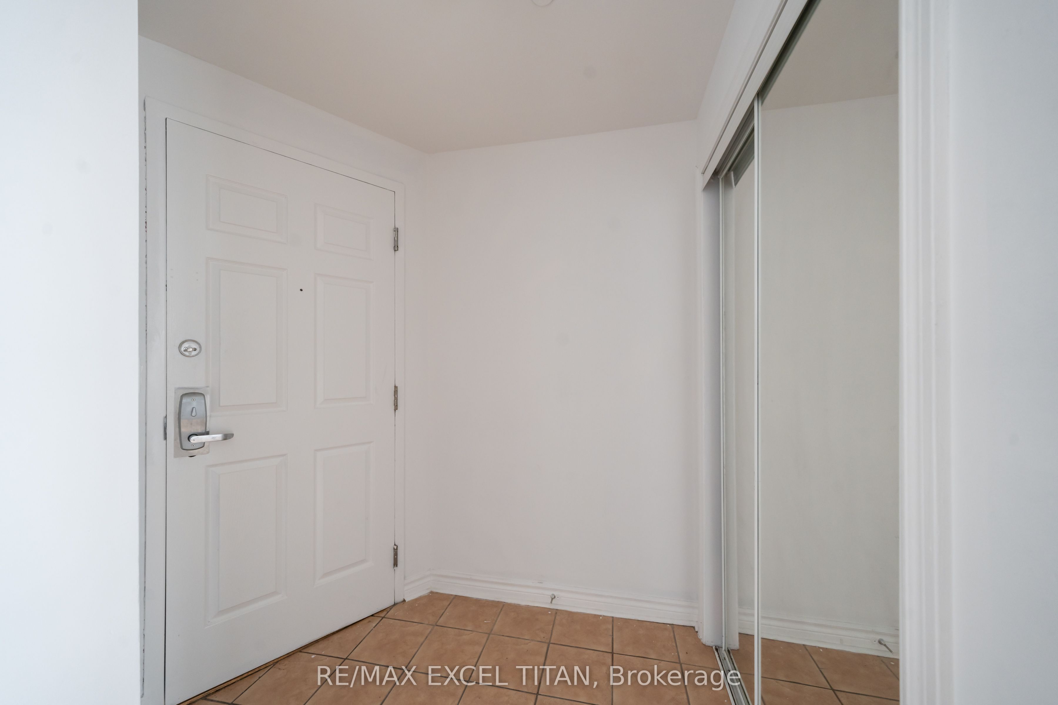 1407 Dupont Street 204, Toronto, ON M6H 4J7 photo 4