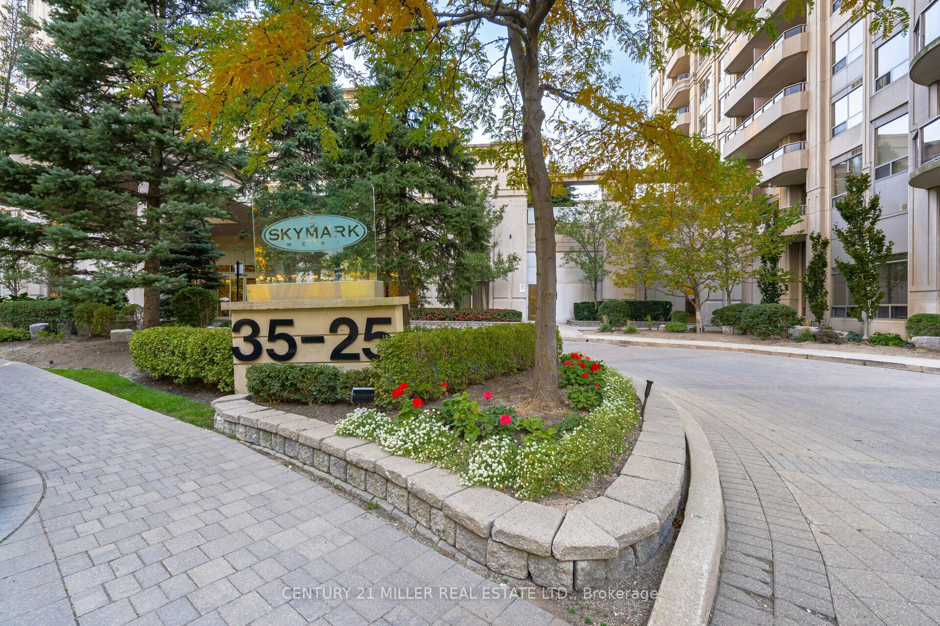 25 Kingsbridge Garden Circle 3013, Mississauga, ON L5R 4B1 photo 2