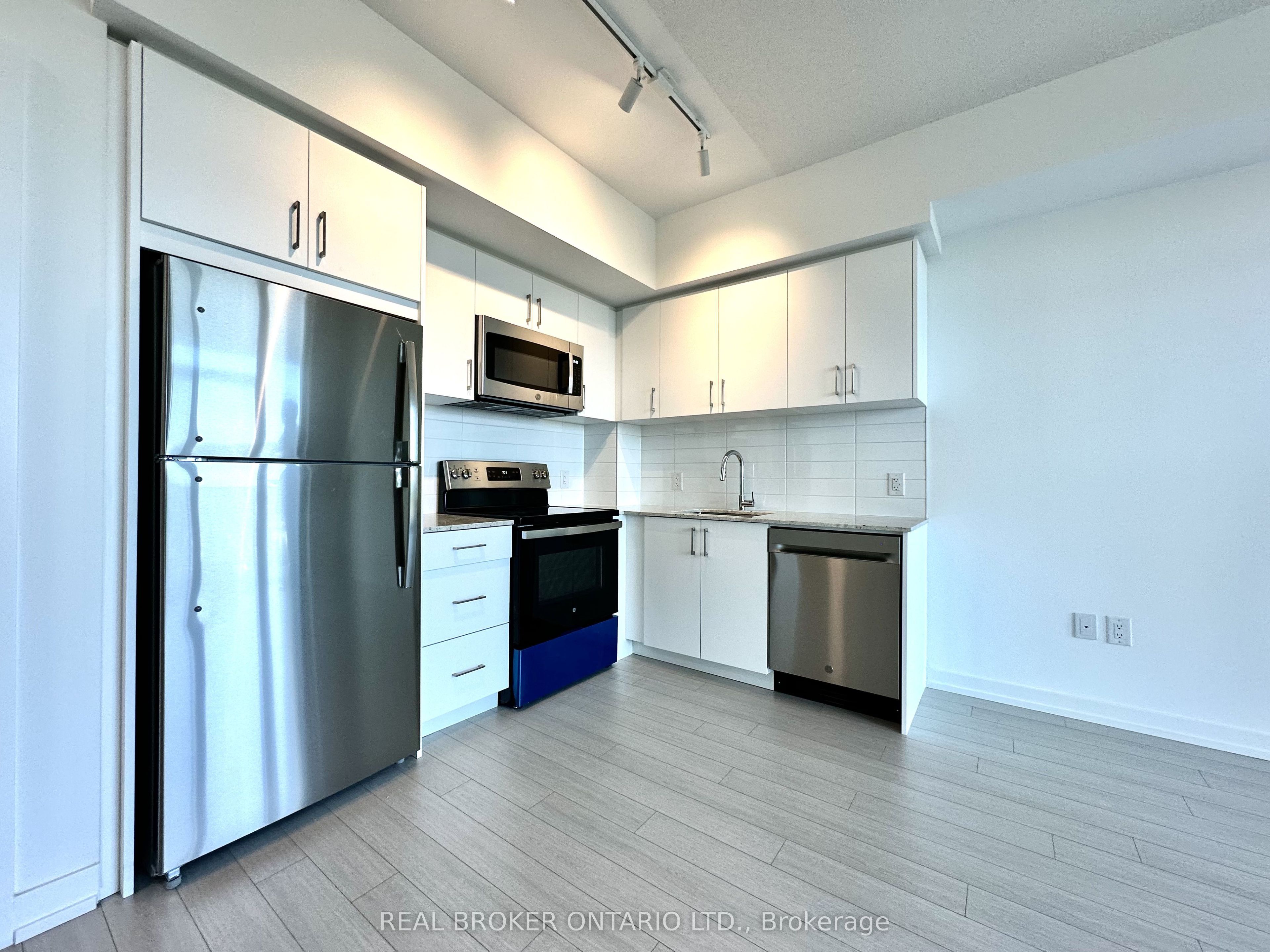 4010 Eglinton Avenue W 1903, Toronto, ON M9A 0G5 photo 5