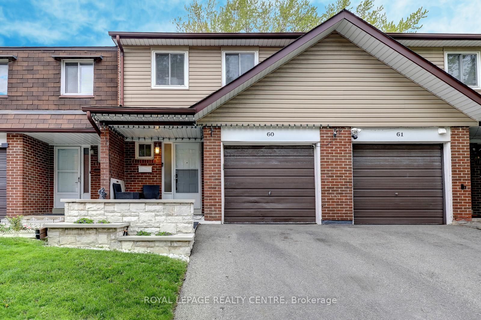 3025 Cedarglen Gate 60, Mississauga, ON L5C 2V7 photo 2