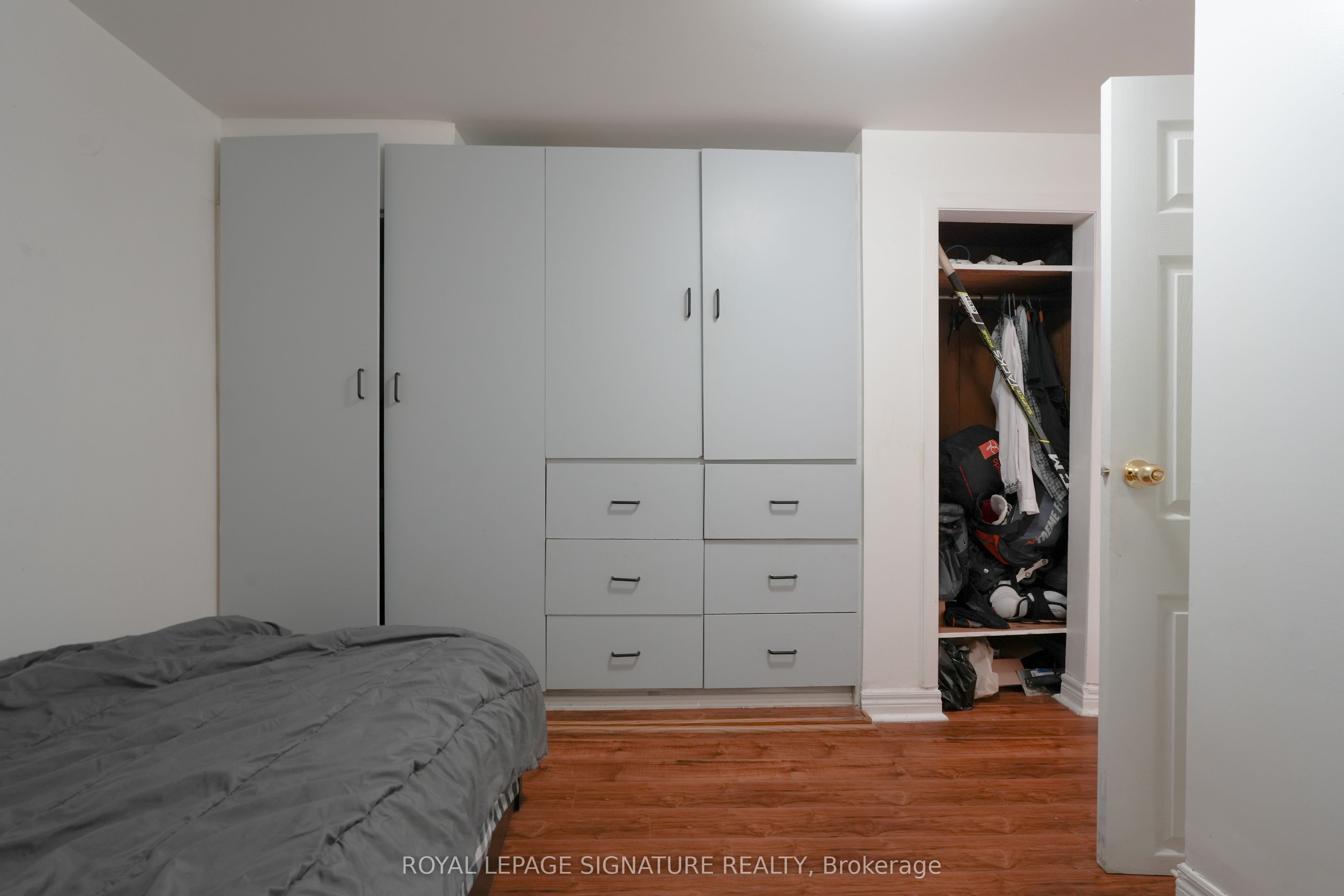 674 Abana Road Lower, Mississauga, ON L5A 1H4 photo 2