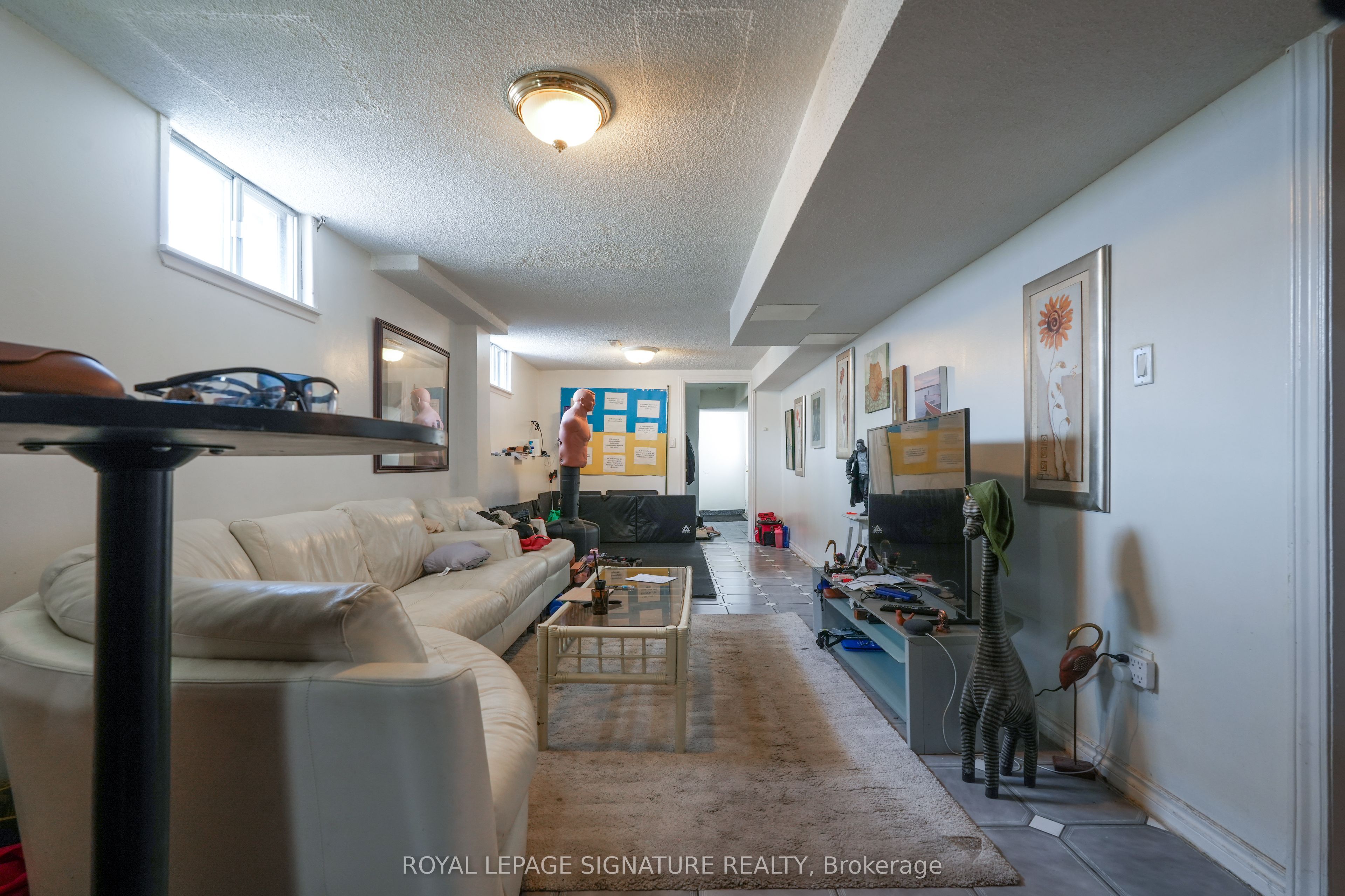674 Abana Road Lower, Mississauga, ON L5A 1H4 photo 3