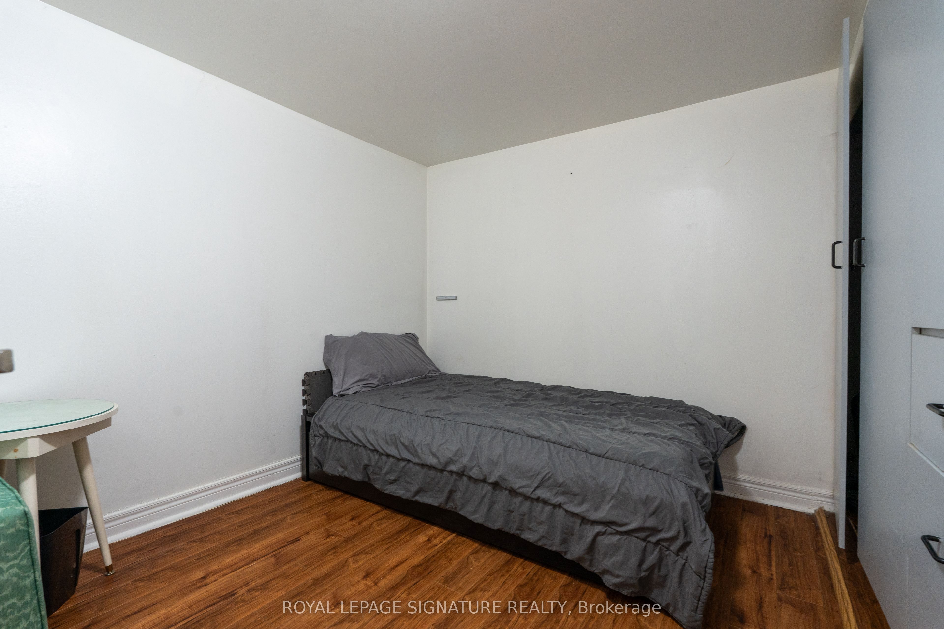 674 Abana Road Lower, Mississauga, ON L5A 1H4 photo 4