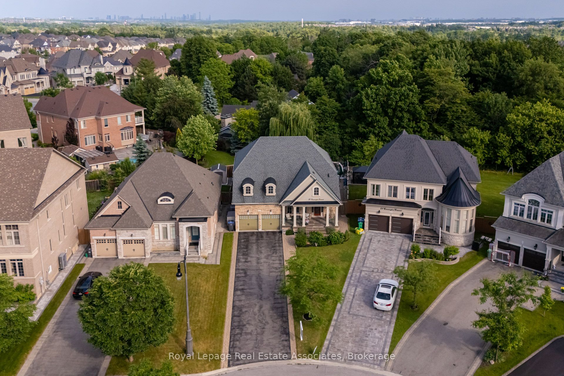 20 Cannington Crescent, Brampton, ON L6X 0W6 photo 2