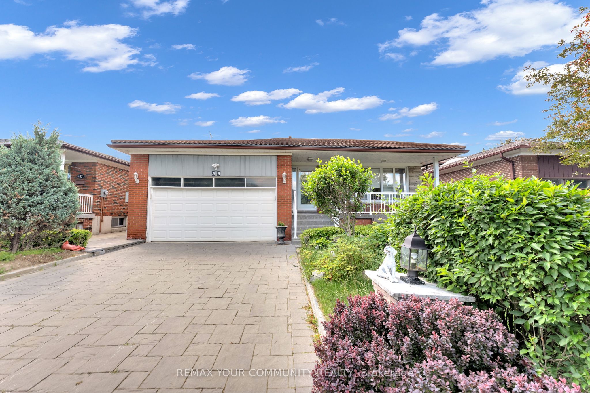 39 Veerland Drive BSMT, Toronto, ON M6L 1R8