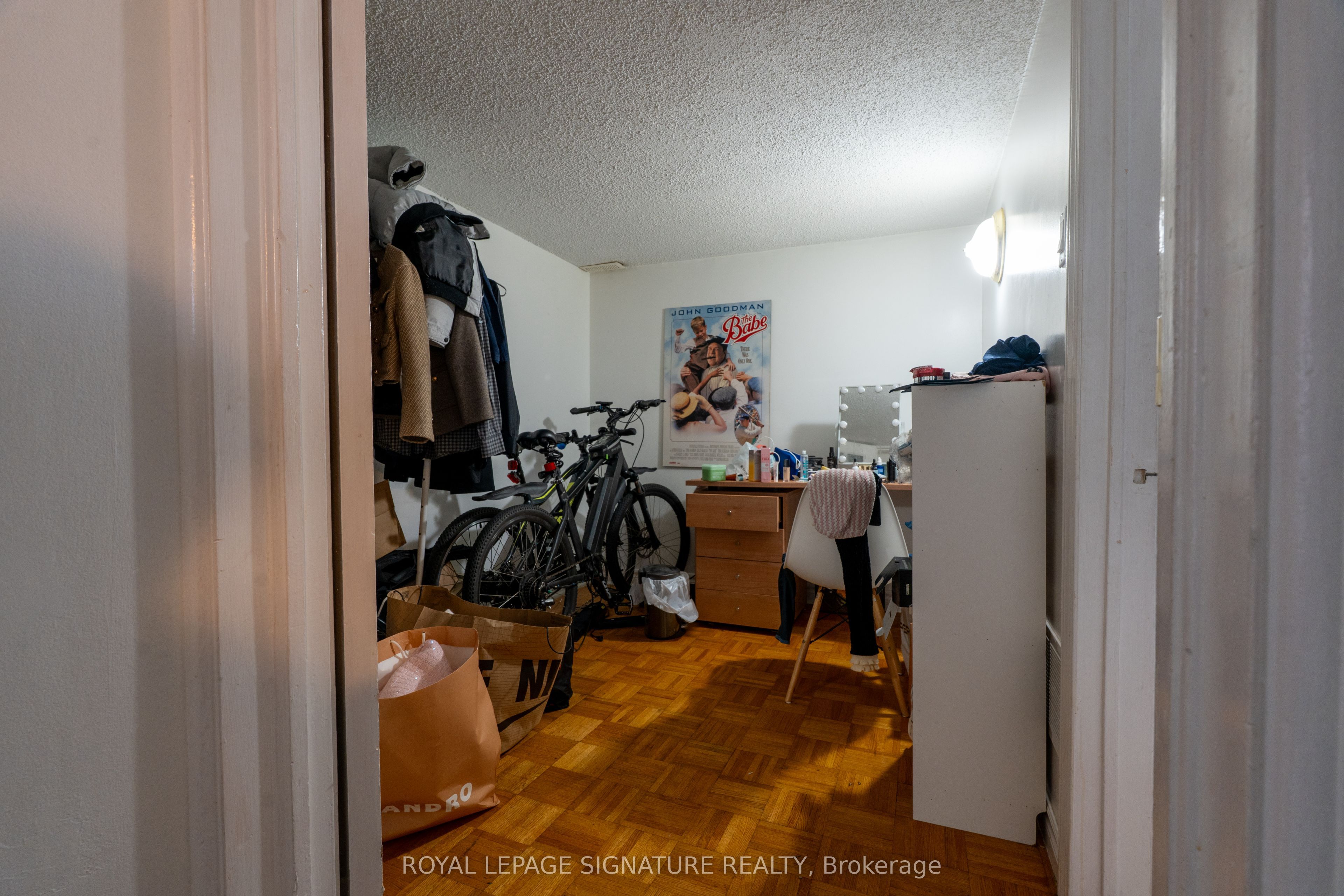 674 Abana Road Room #1 & #2, Mississauga, ON L5A 1H4