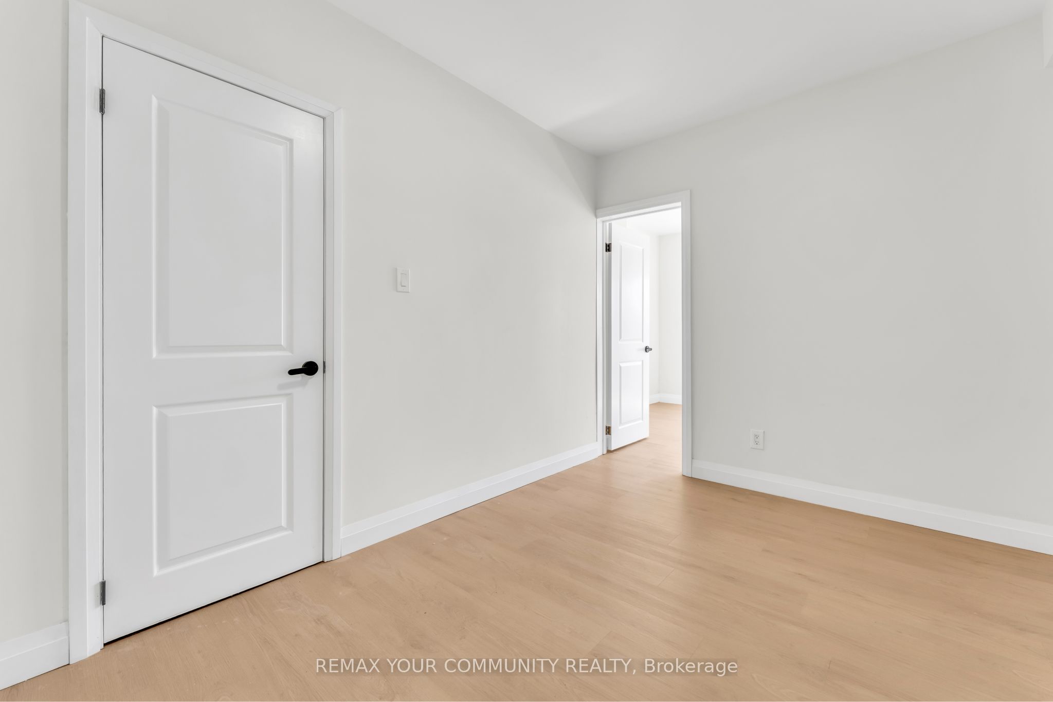 1822 St Clair Avenue W Upper Level, Toronto, ON M6N 1J5 photo 3