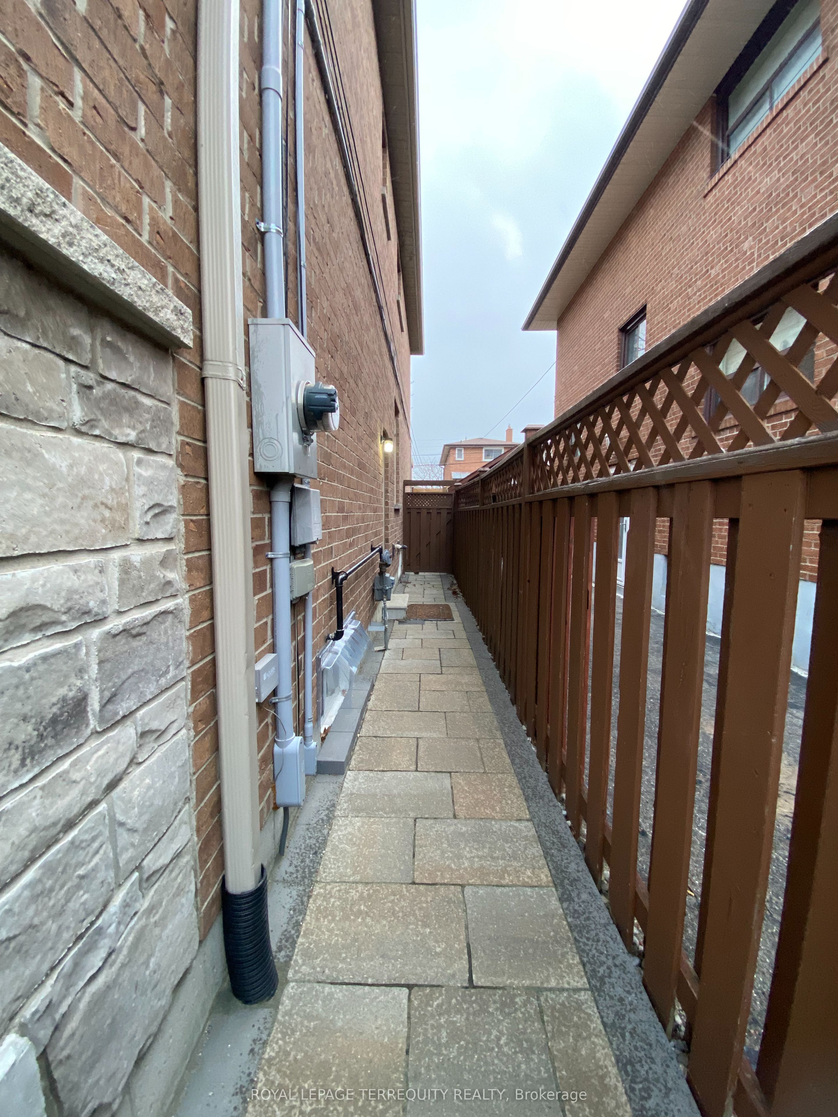 20B Lunness Road Lower, Toronto, ON M8W 4M3 photo 3
