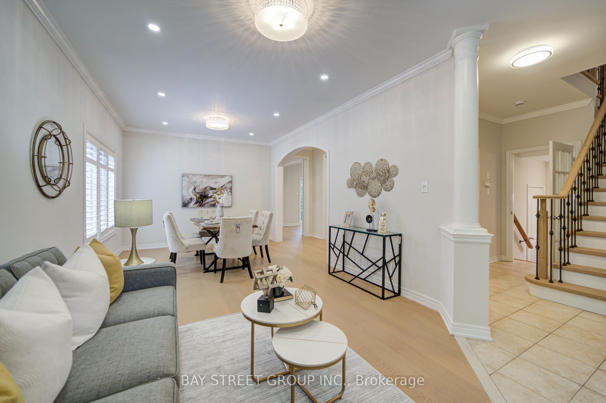 2422 Hertfordshire Way, Oakville, ON L6H 7M5 photo 4