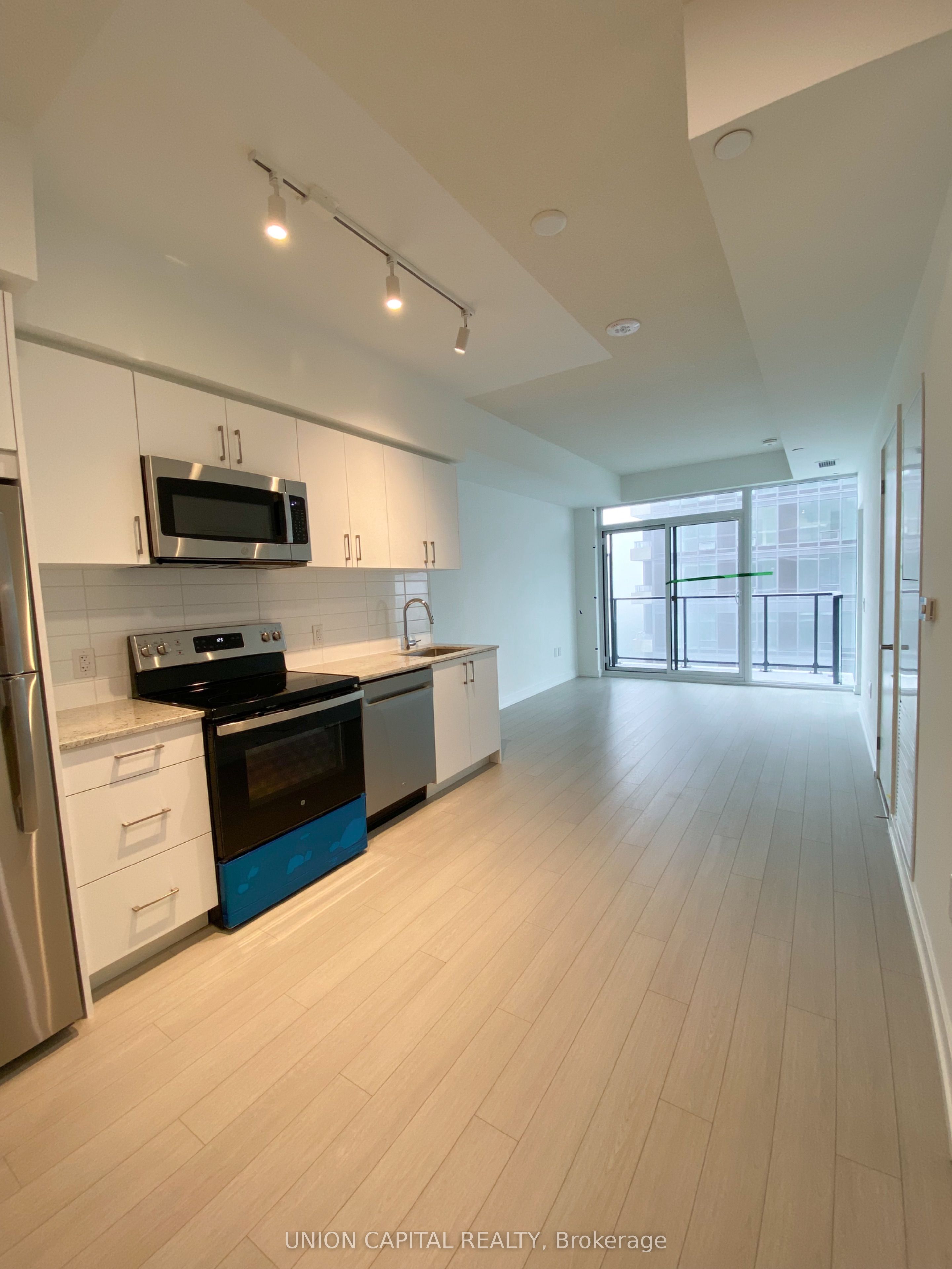 4010 Eglinton Avenue W 1916, Toronto, ON M9A 0G5 photo 4