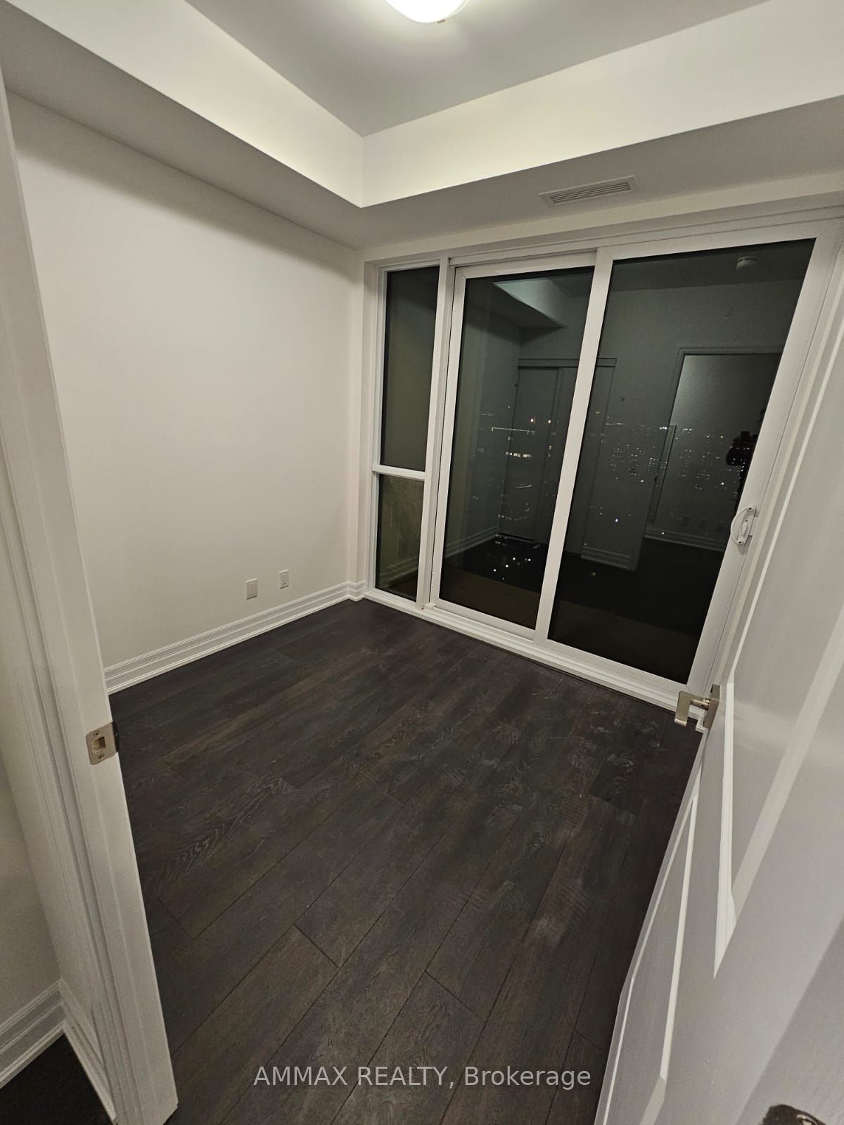 30 Elm Drive W, Mississauga, ON L5B 0N6 photo 2