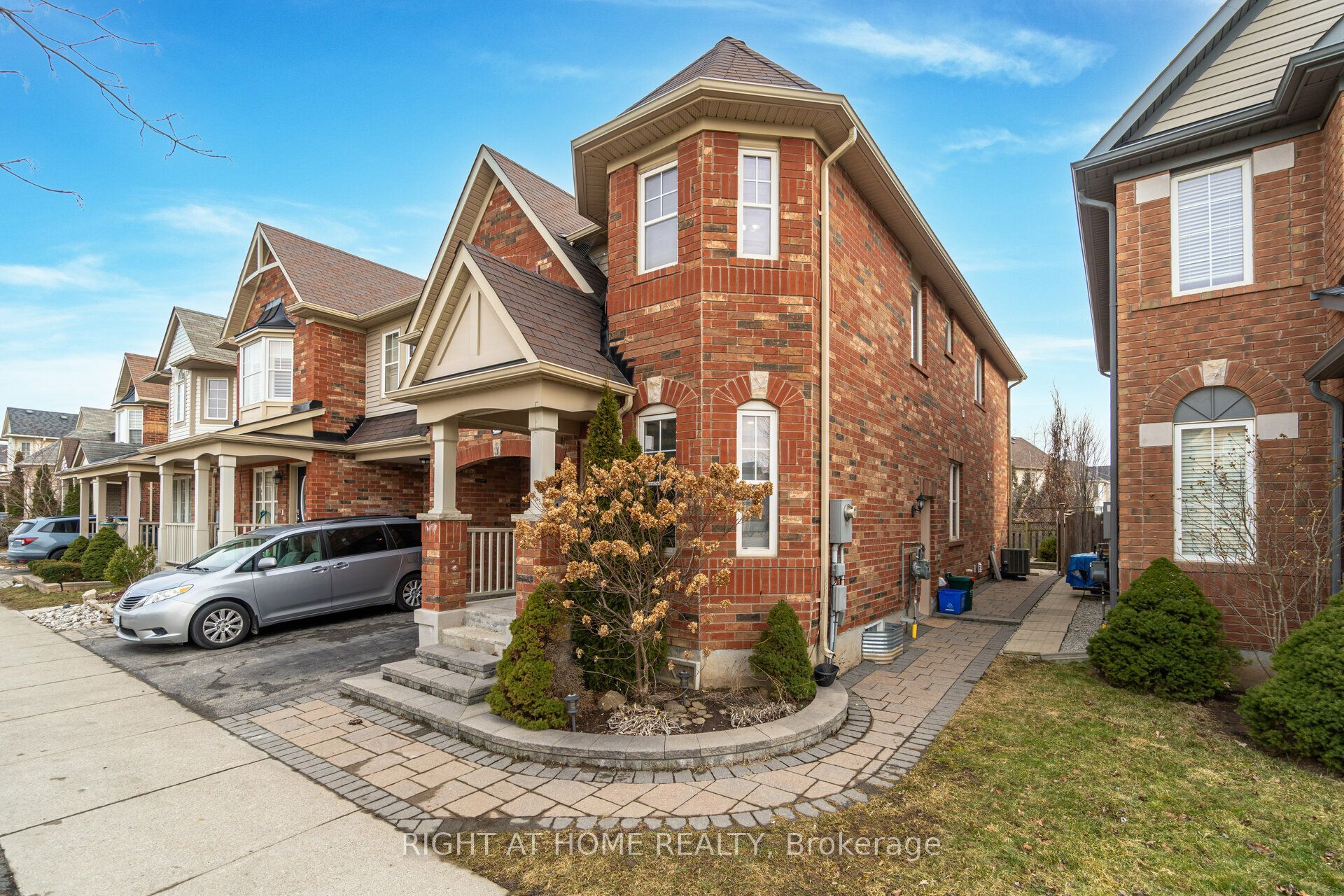 898 Philbrook Drive, Milton, ON L9T 5A5 photo 2