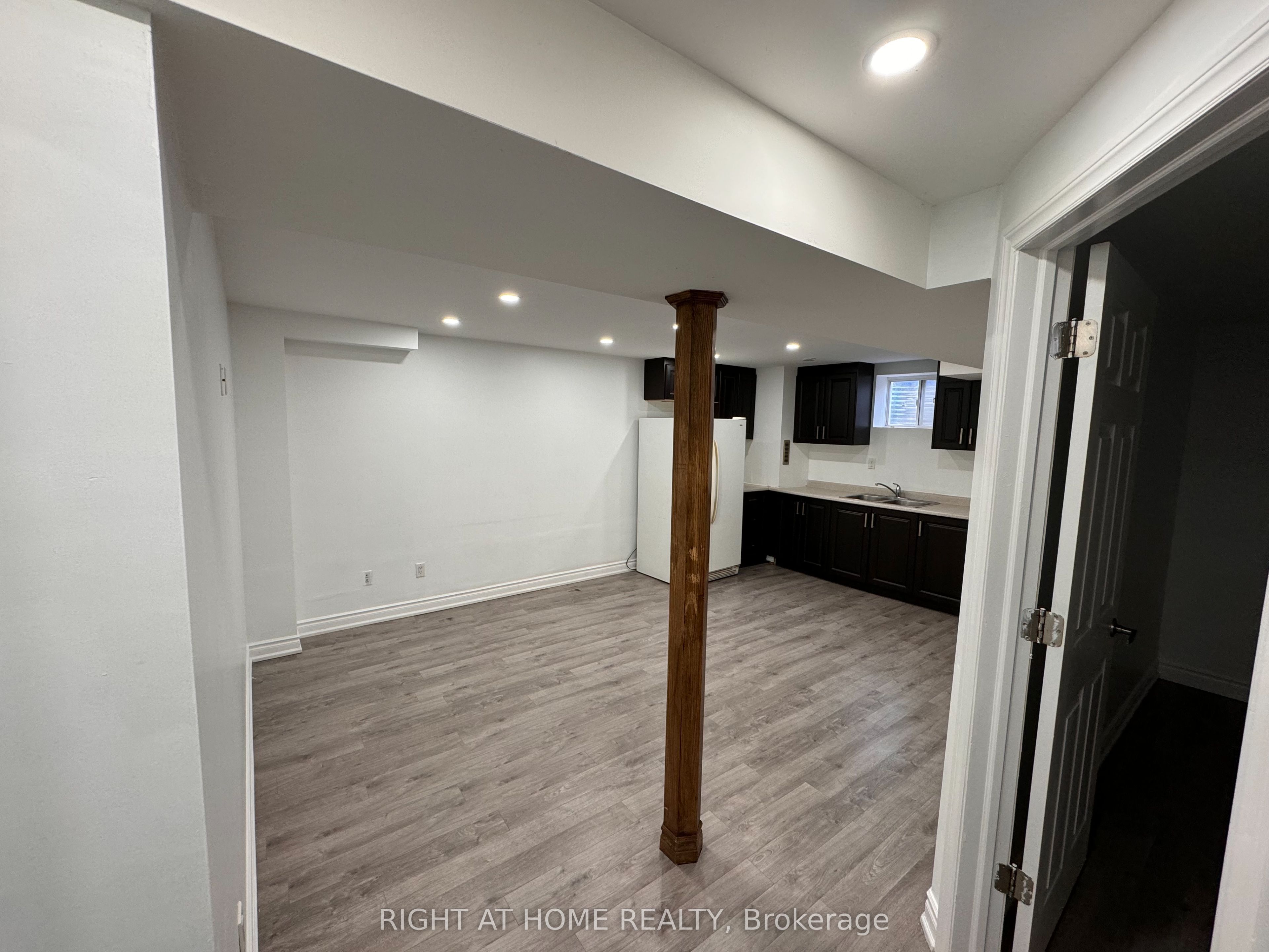 898 Philbrook Drive, Milton, ON L9T 5A5 photo 4