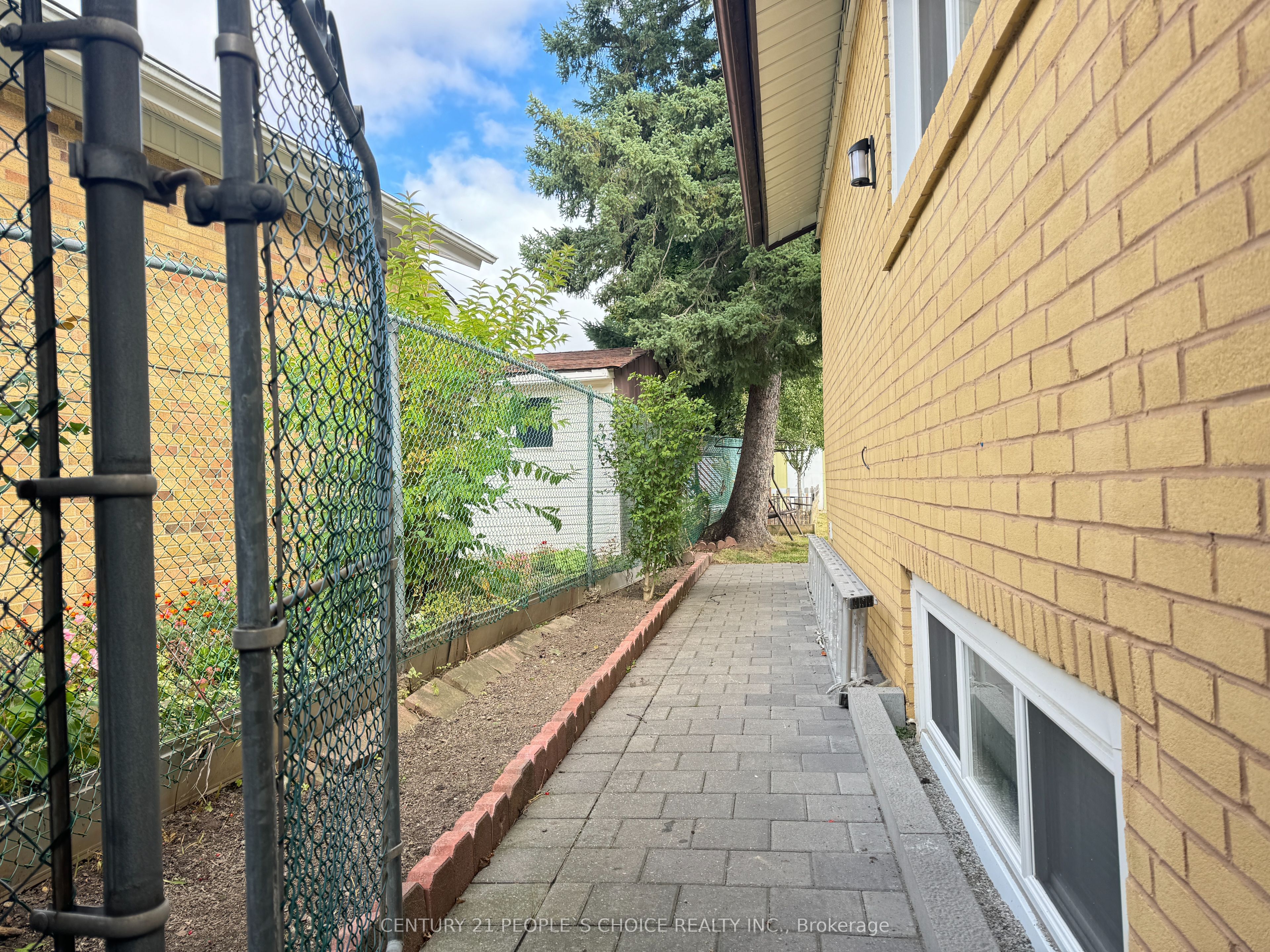 128 Elmhurst Drive, Toronto, ON M9W 2K4 photo 4