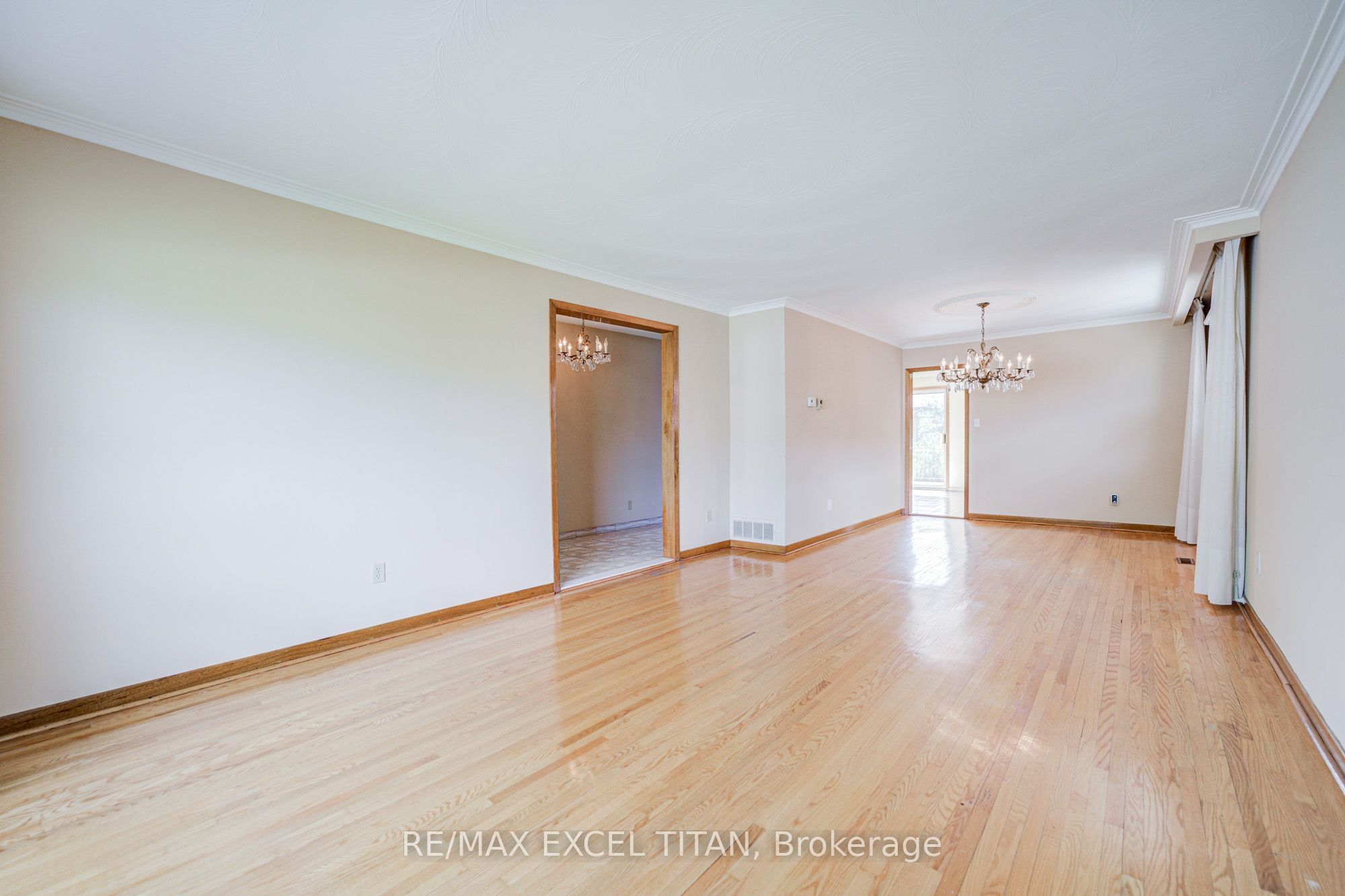 7 Muir Avenue, Toronto, ON M9L 1H4 photo 4