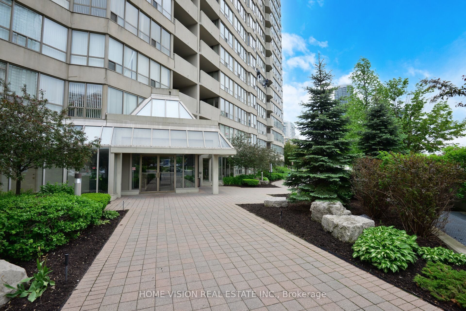 400 Webb Drive S 1407, Mississauga, ON L5B 3Z7