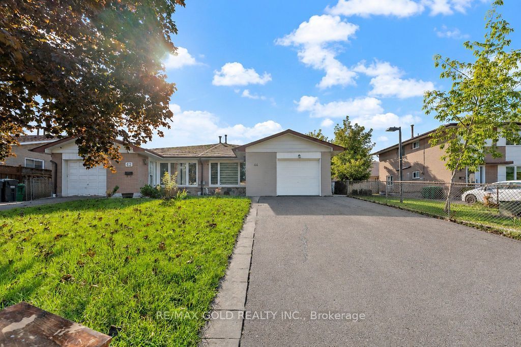 44 Wilton Drive, Brampton, ON L6W 3A1