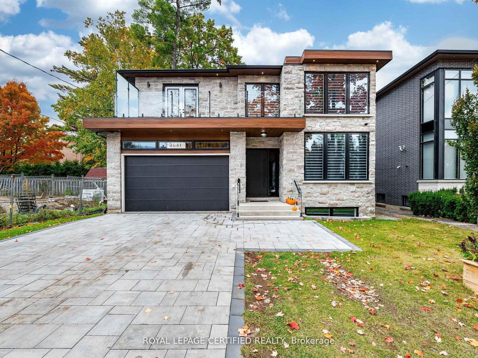 3081 Grenville Drive, Mississauga, ON L5A 2P6 photo 2