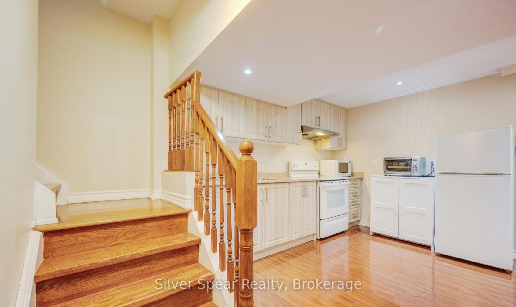 3386 Crimson King Circle Basement, Mississauga, ON L5N 8N1 photo 2