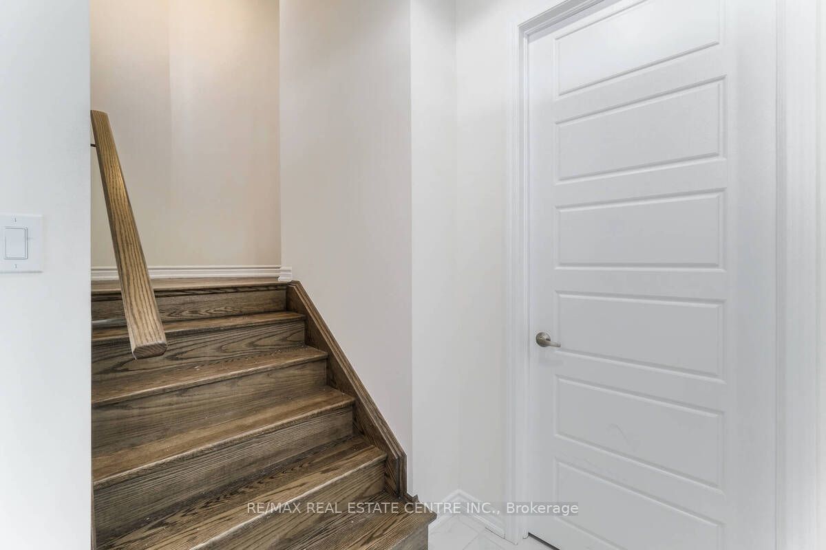 975 whitlock Avenue, Milton, ON L9E 1S9 photo 2