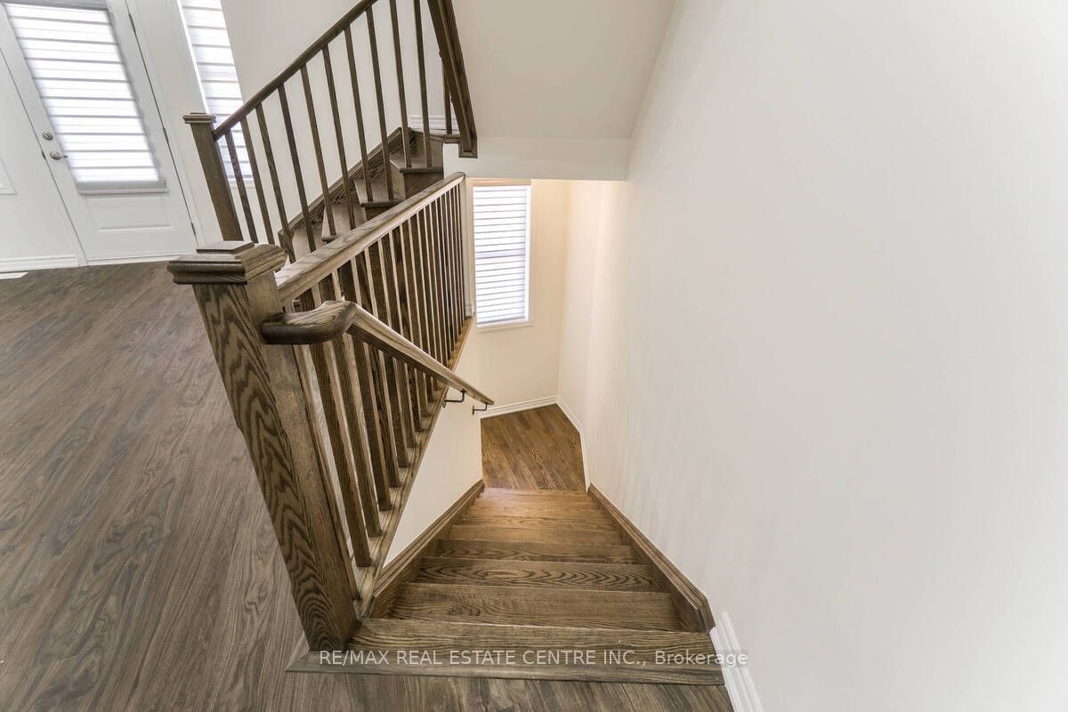 975 whitlock Avenue, Milton, ON L9E 1S9 photo 3